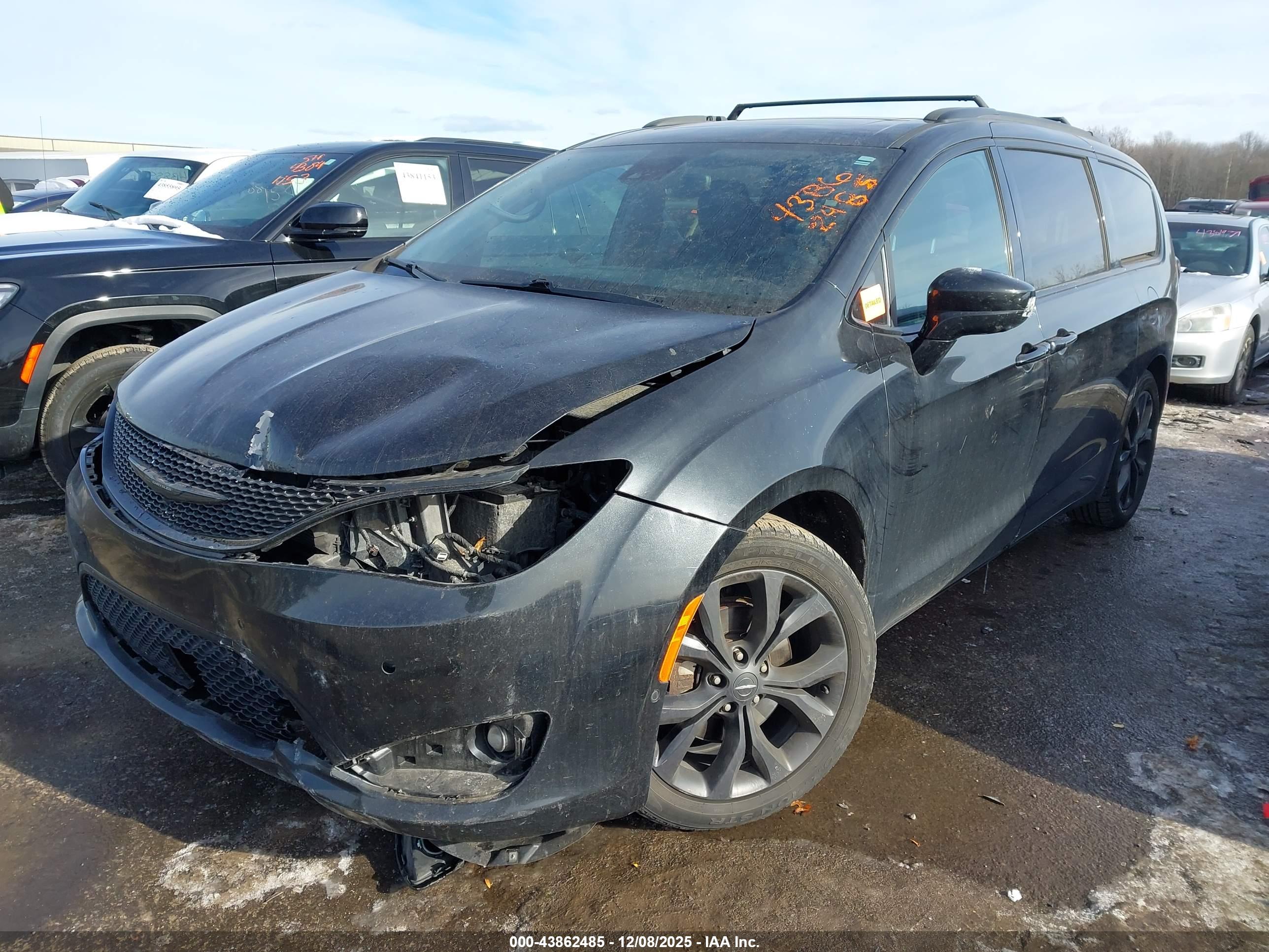 CHRYSLER PACIFICA image 2