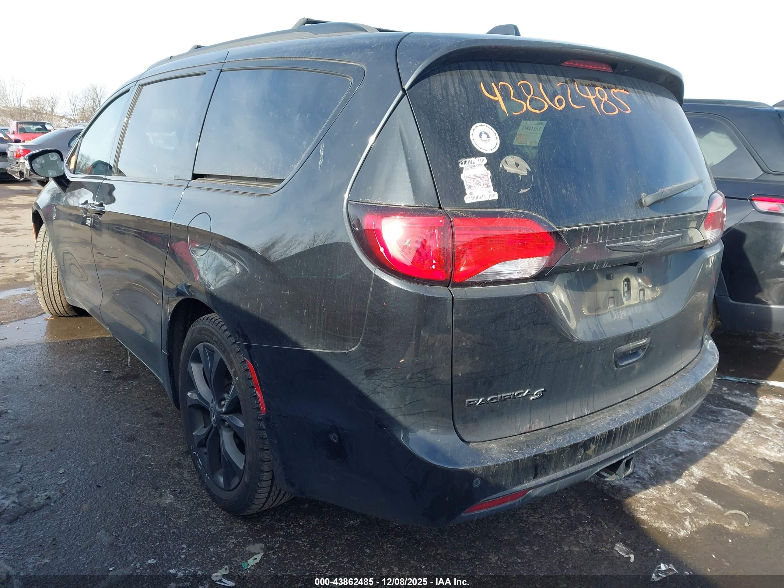CHRYSLER PACIFICA image 3
