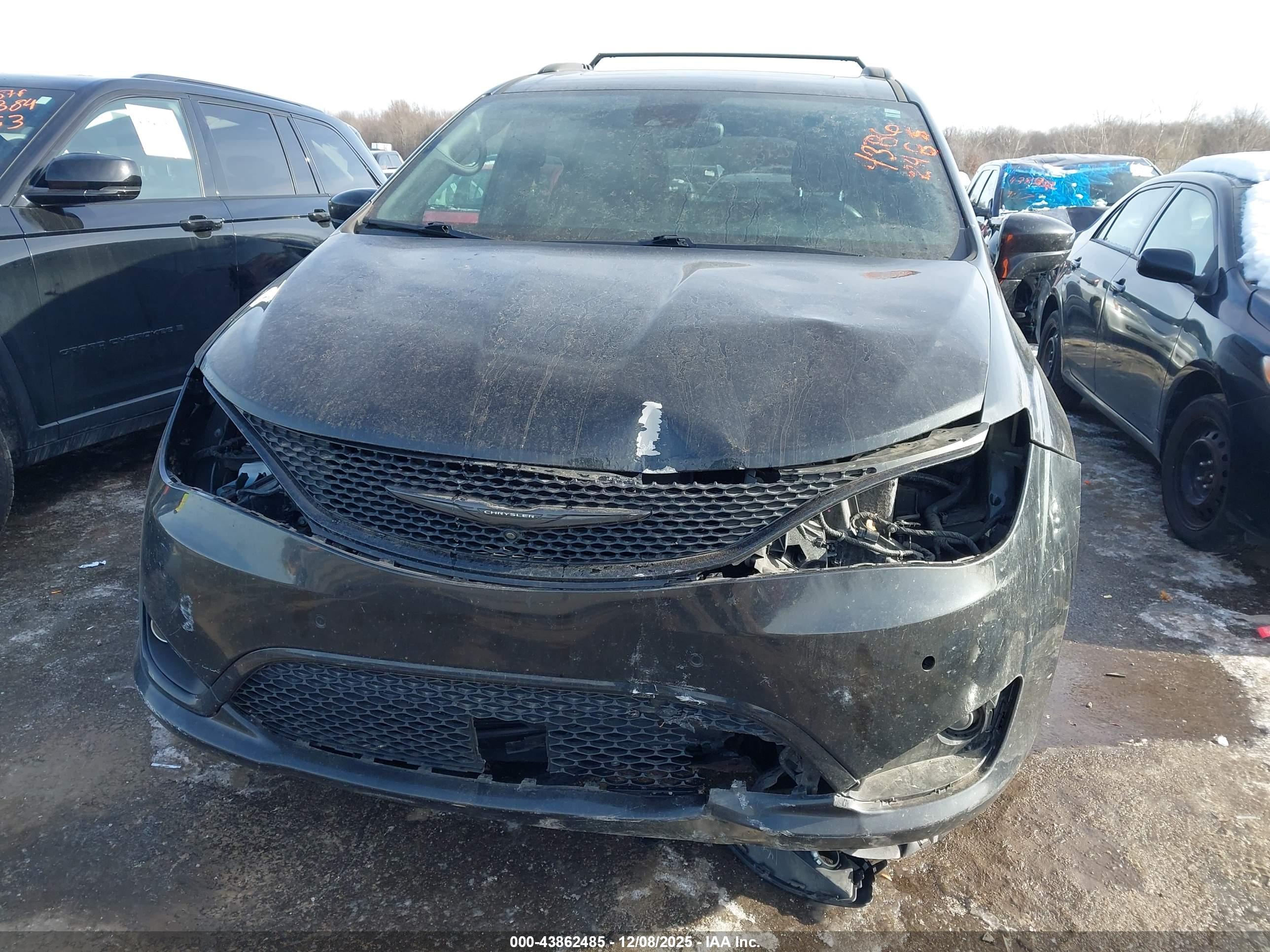 CHRYSLER PACIFICA image 6