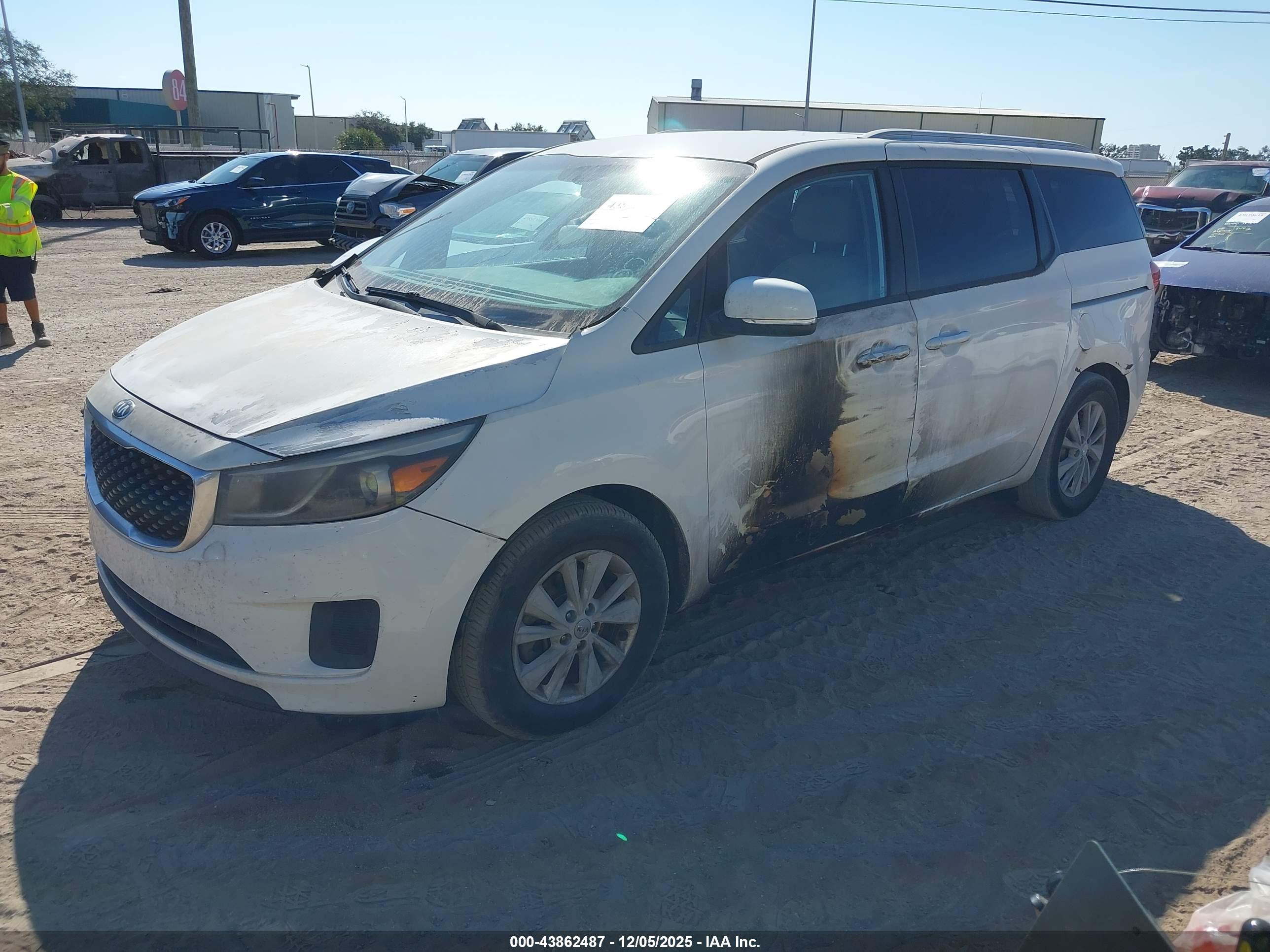 KIA SEDONA image 2