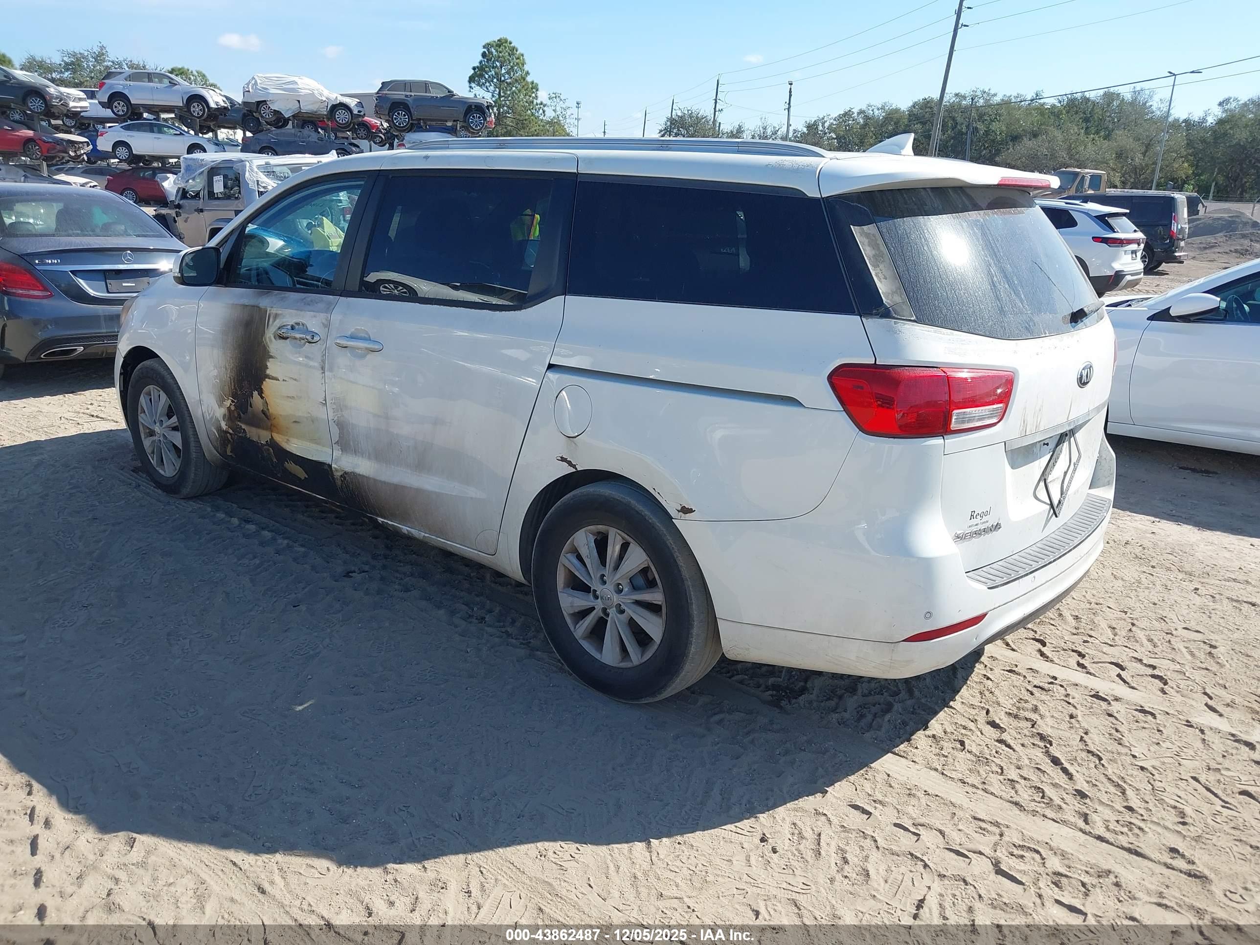 KIA SEDONA image 3