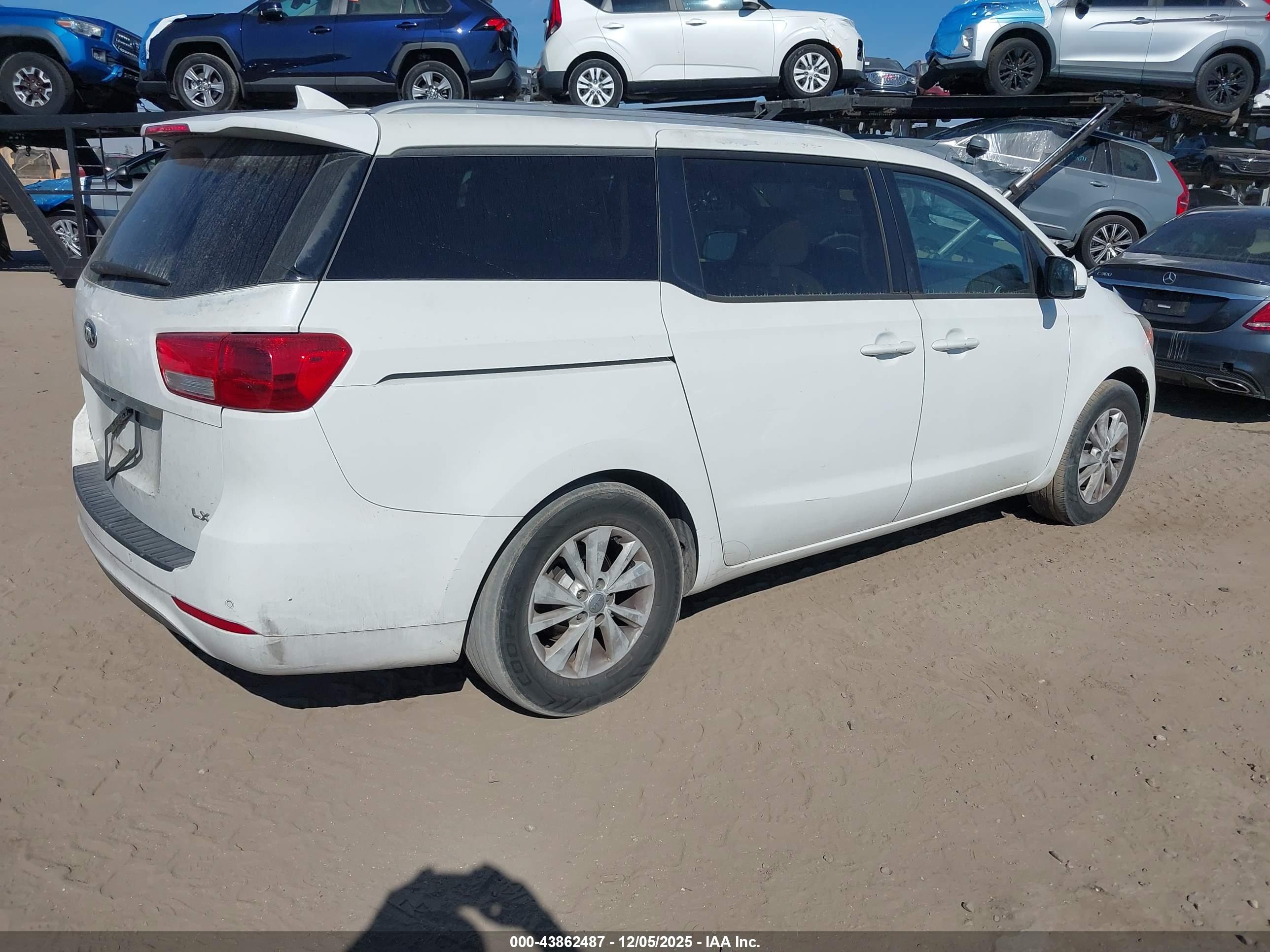 KIA SEDONA image 4