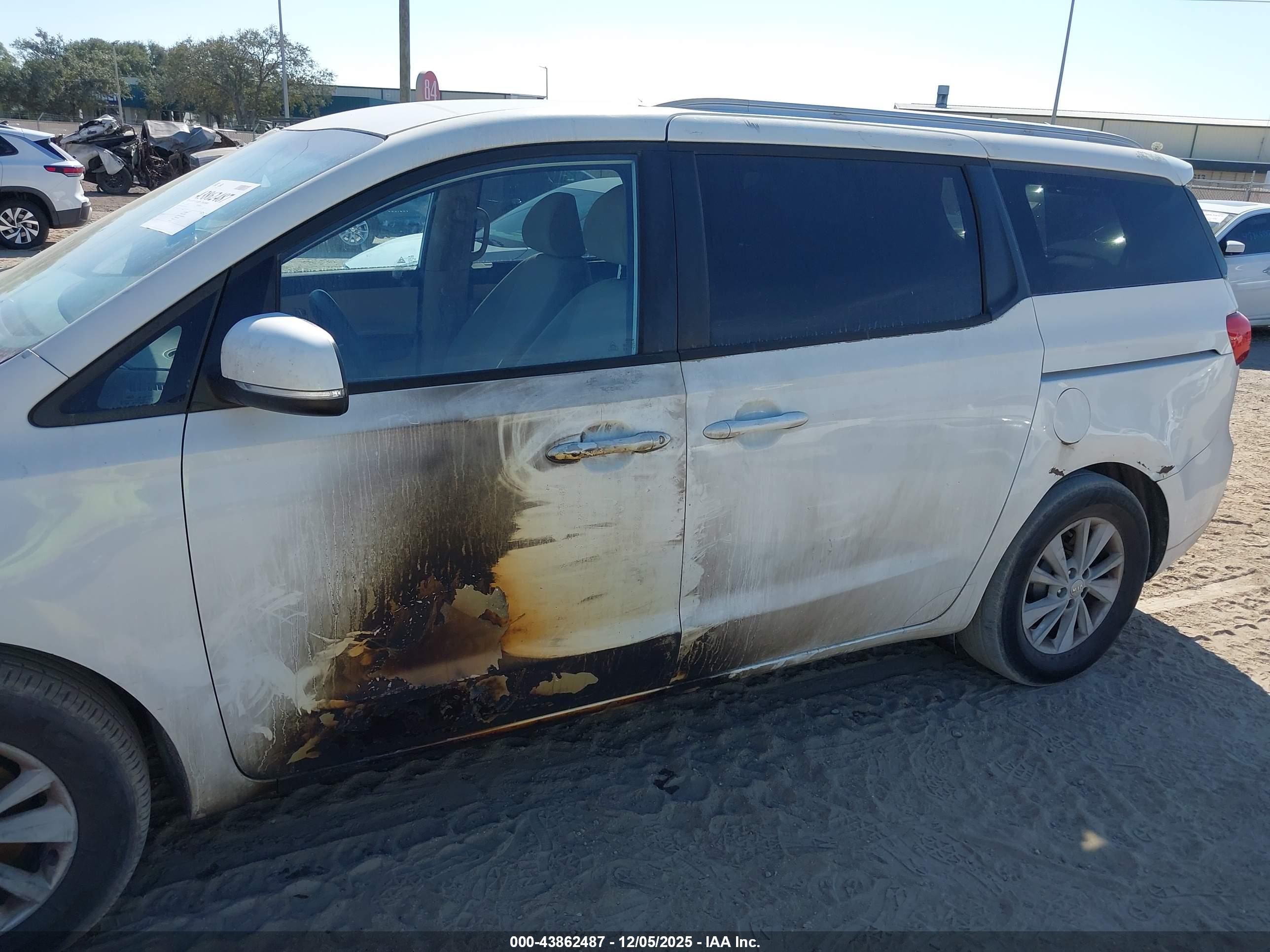 KIA SEDONA image 6