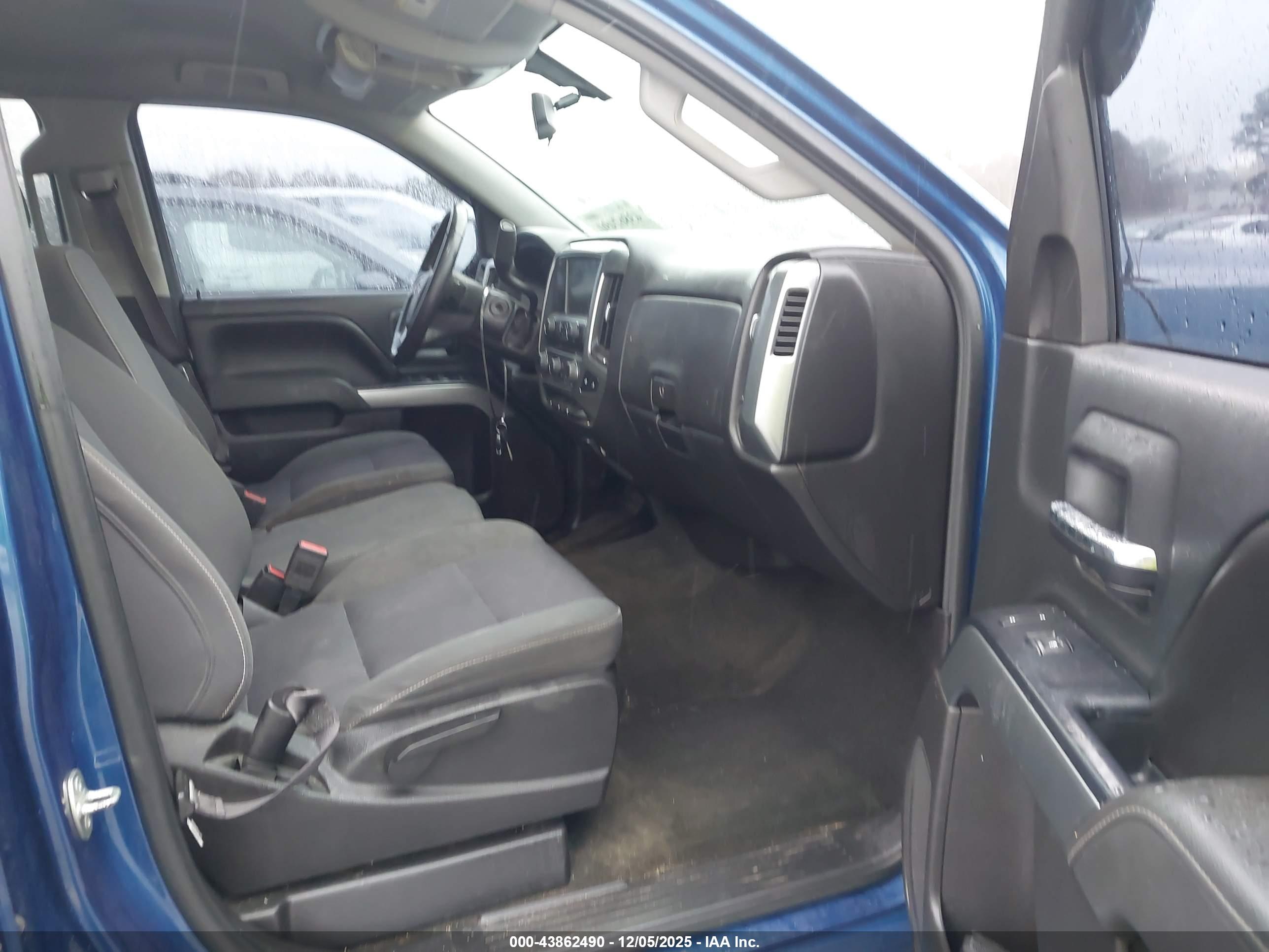 CHEVROLET SILVERADO image 5
