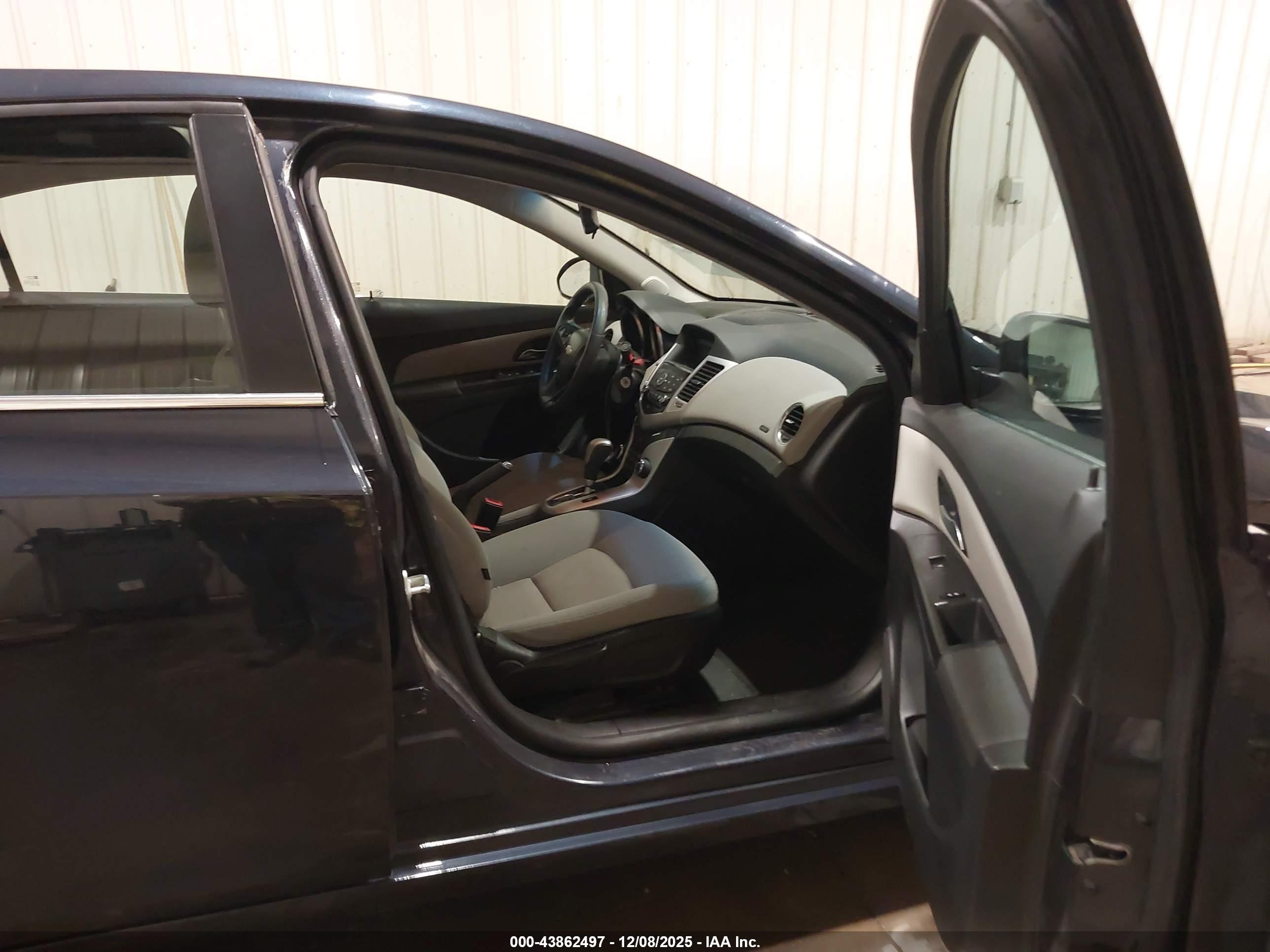 CHEVROLET CRUZE image 5