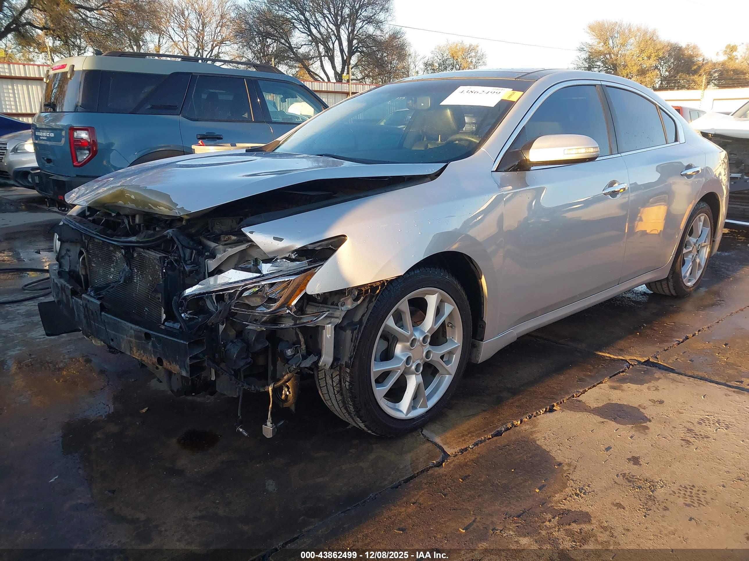 NISSAN MAXIMA image 2
