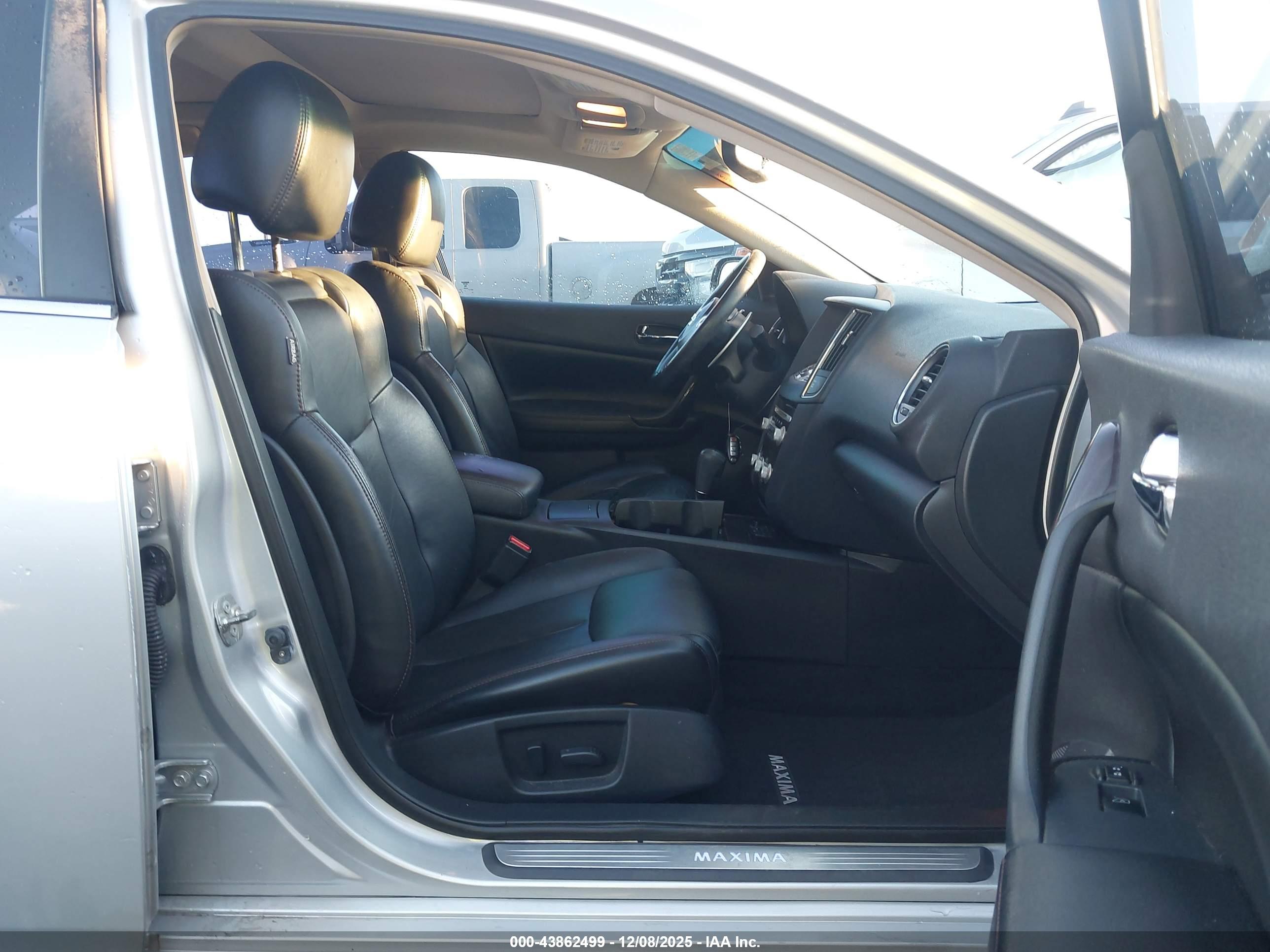 NISSAN MAXIMA image 5