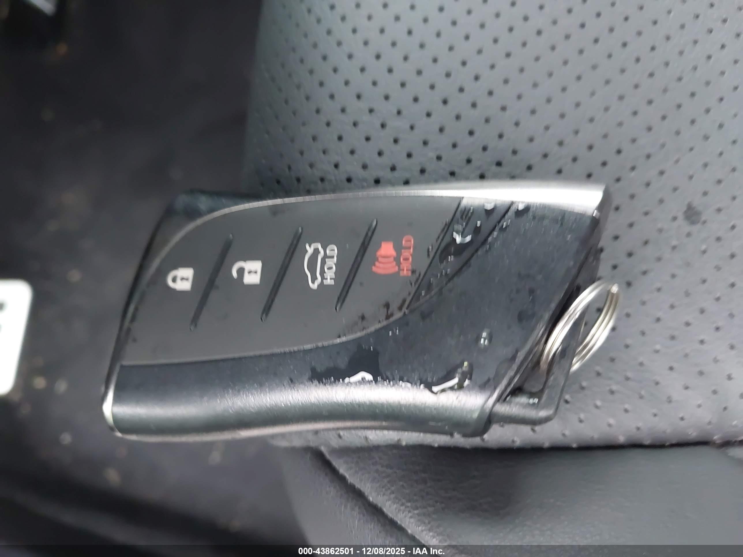 LEXUS ES image 11