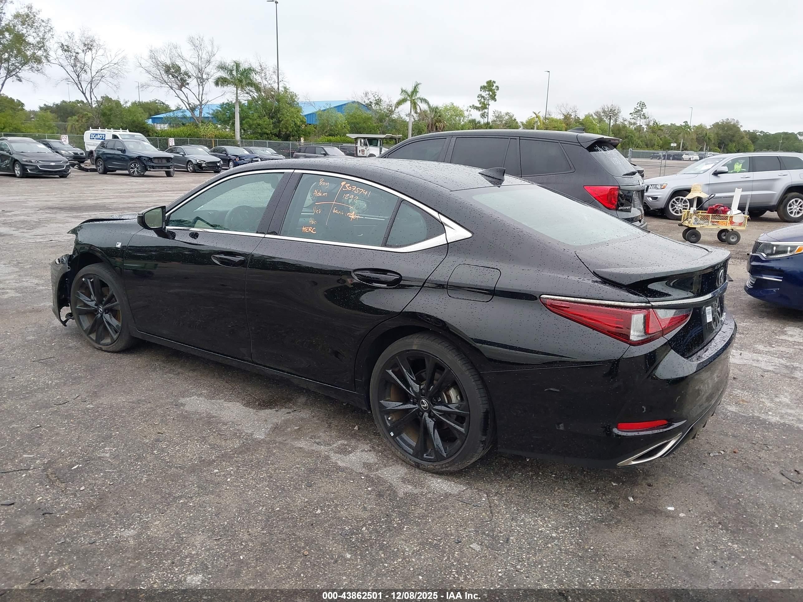LEXUS ES image 3