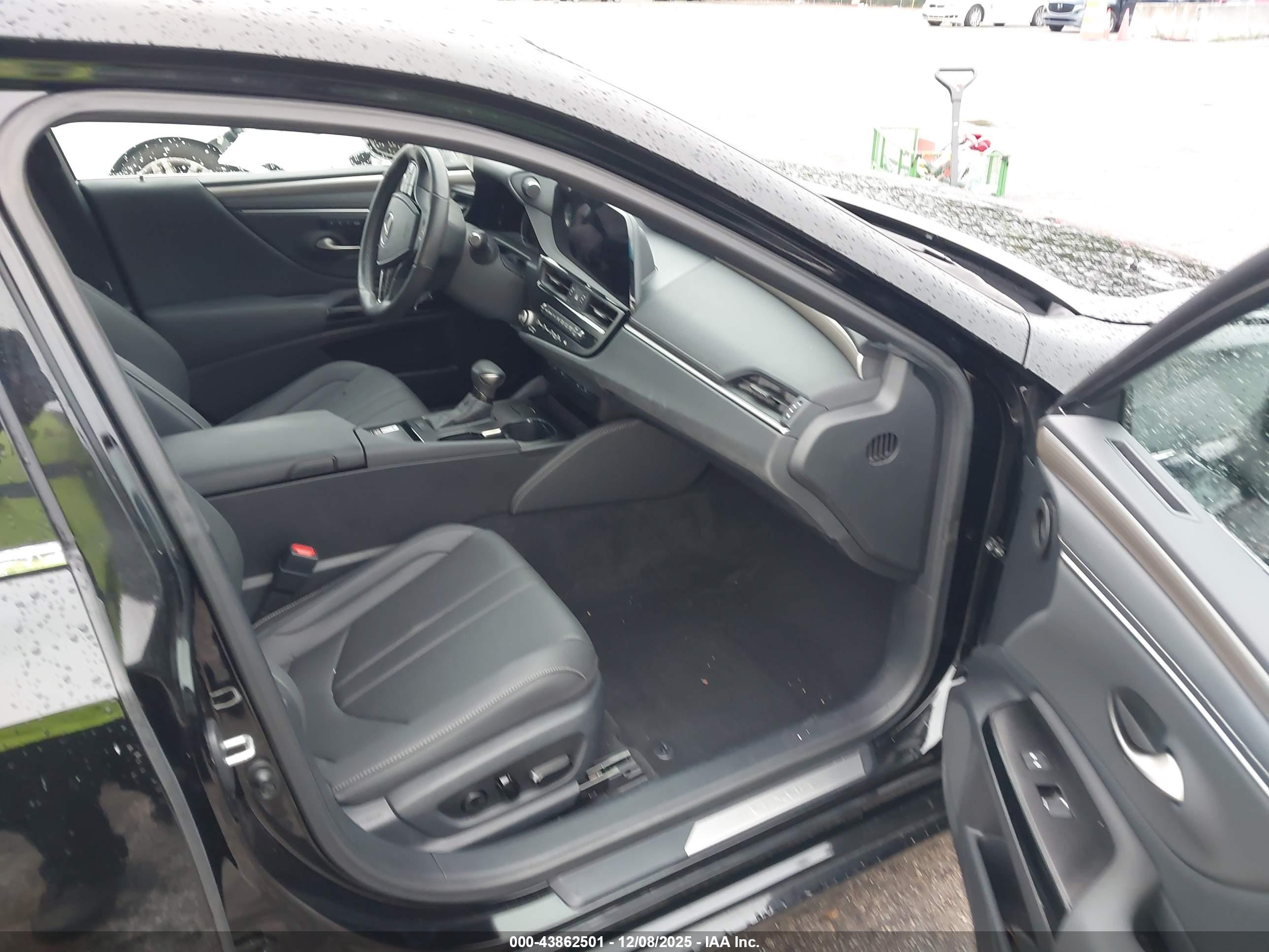 LEXUS ES image 5