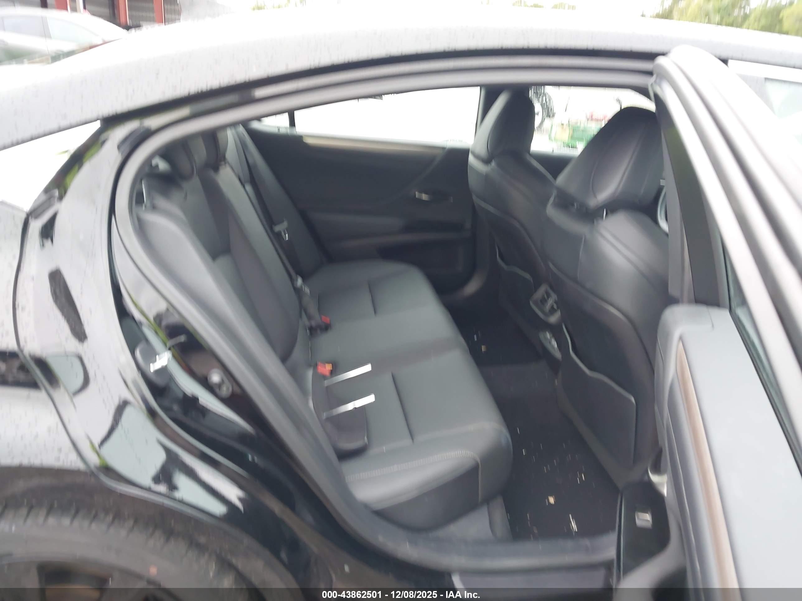LEXUS ES image 8