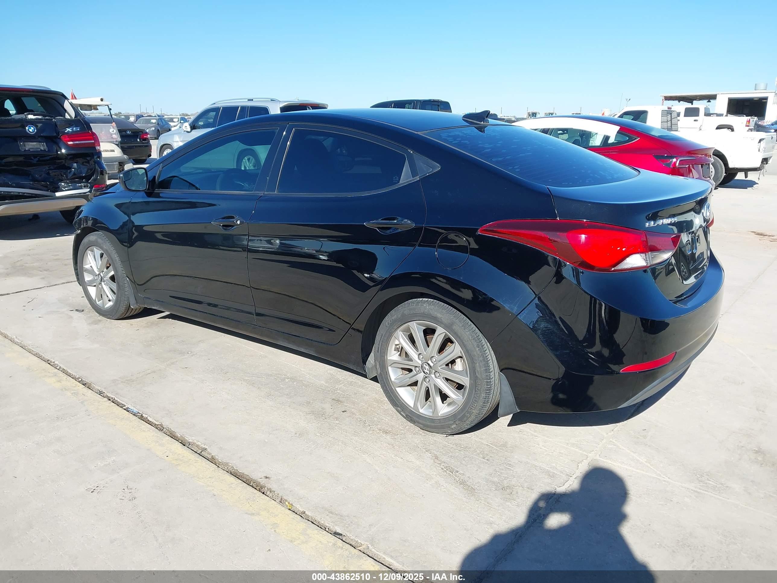 HYUNDAI ELANTRA image 3