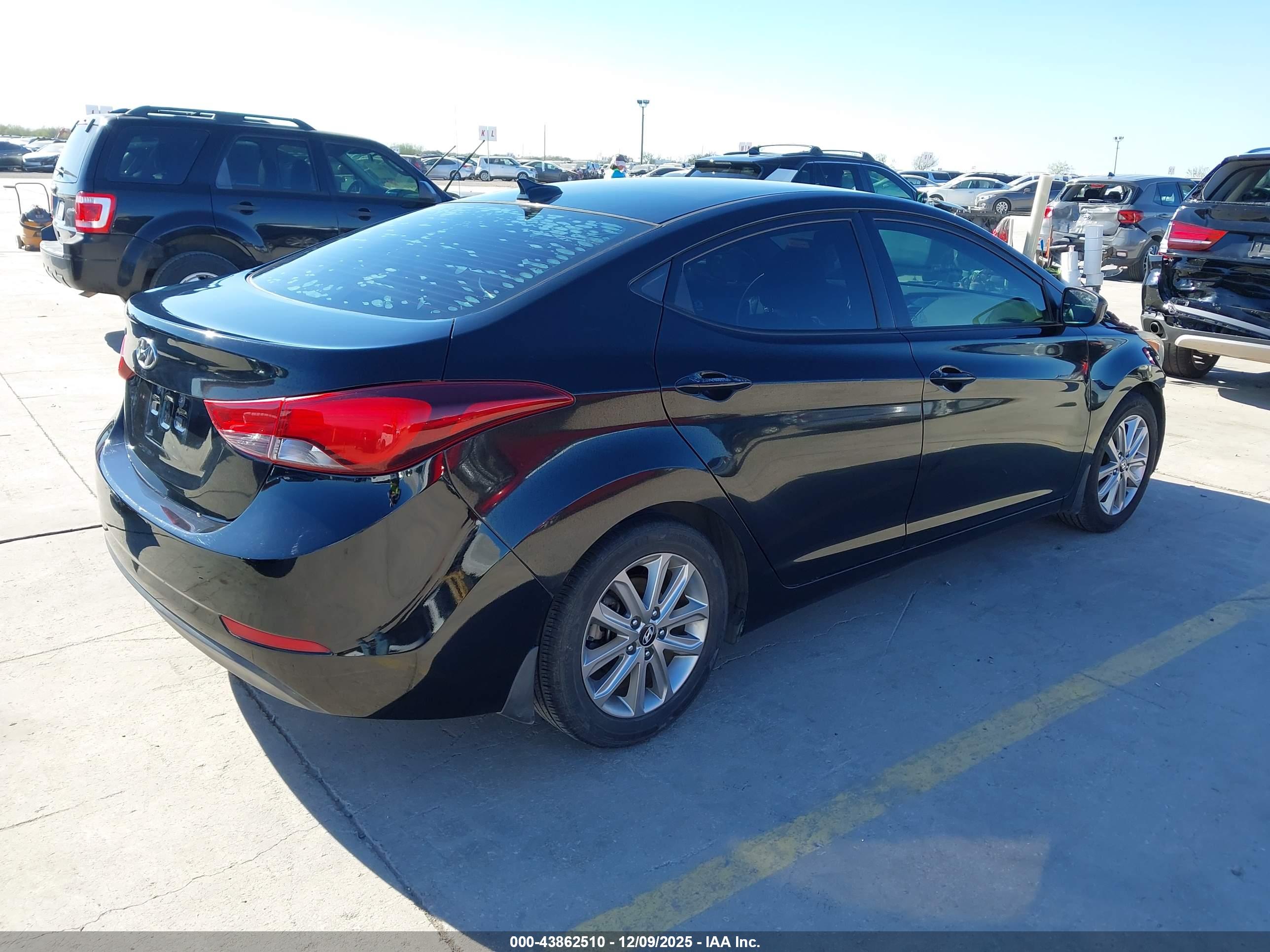 HYUNDAI ELANTRA image 4