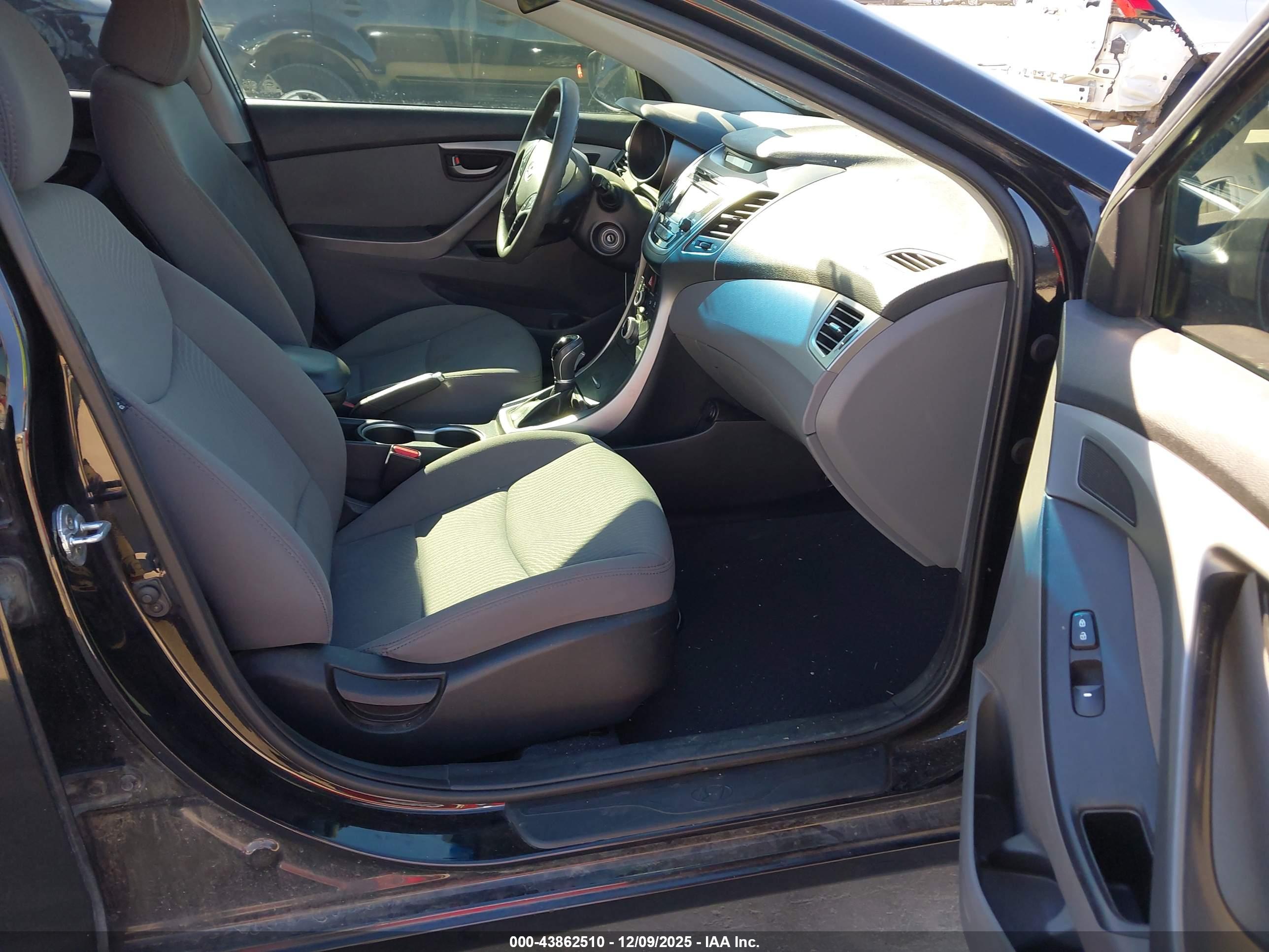 HYUNDAI ELANTRA image 5