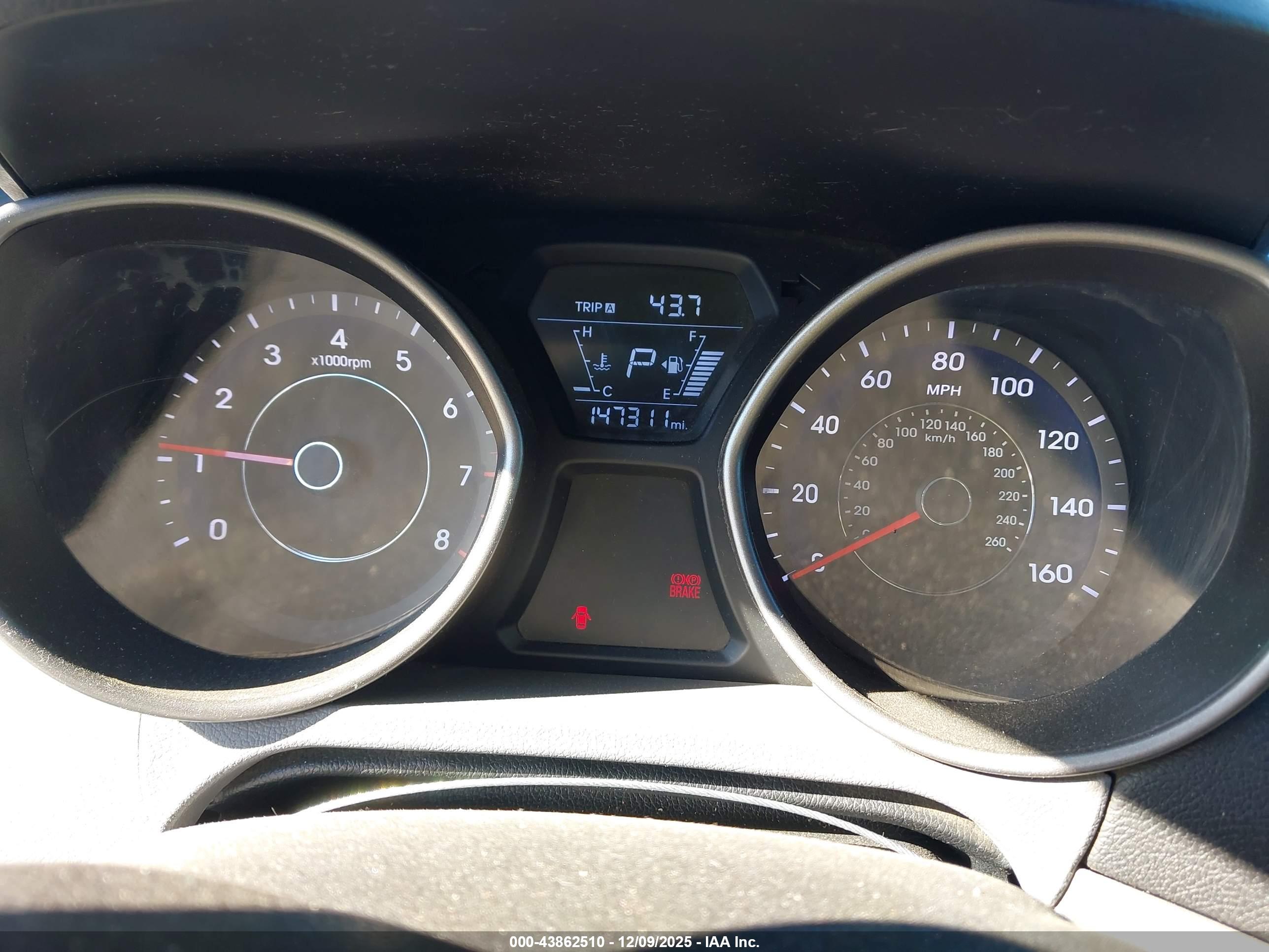 HYUNDAI ELANTRA image 7
