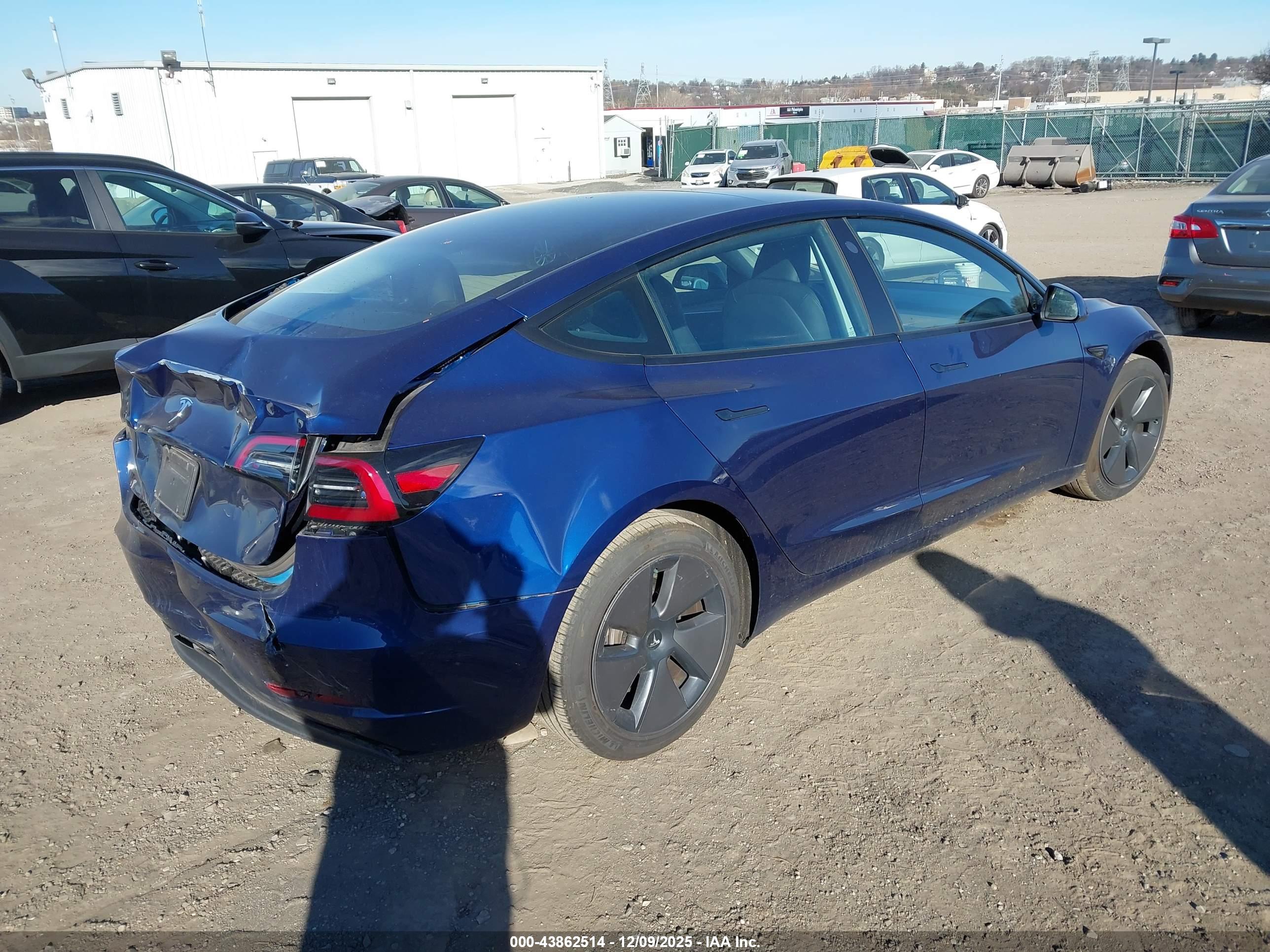 TESLA MODEL image 4