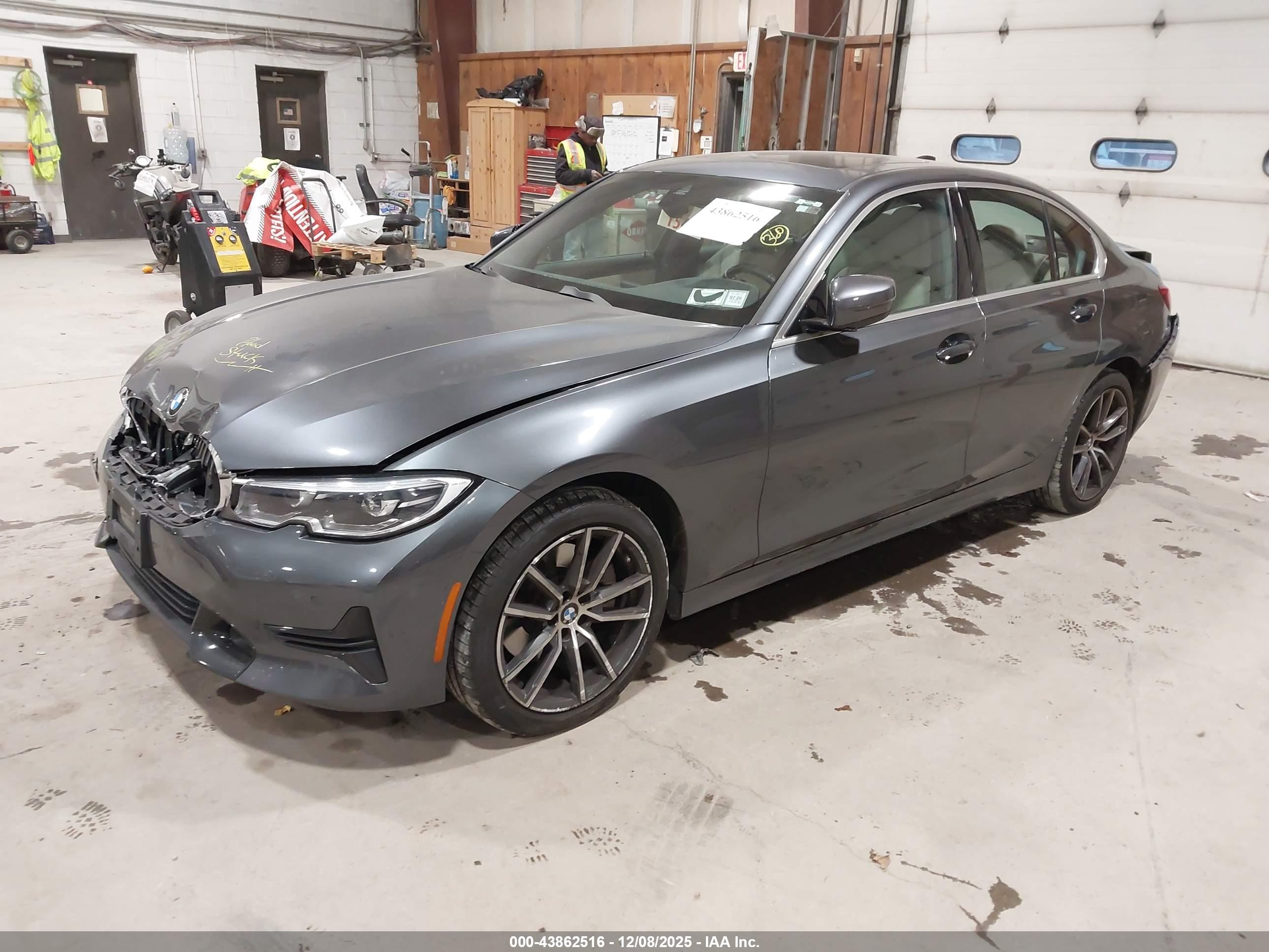 BMW 330I image 2