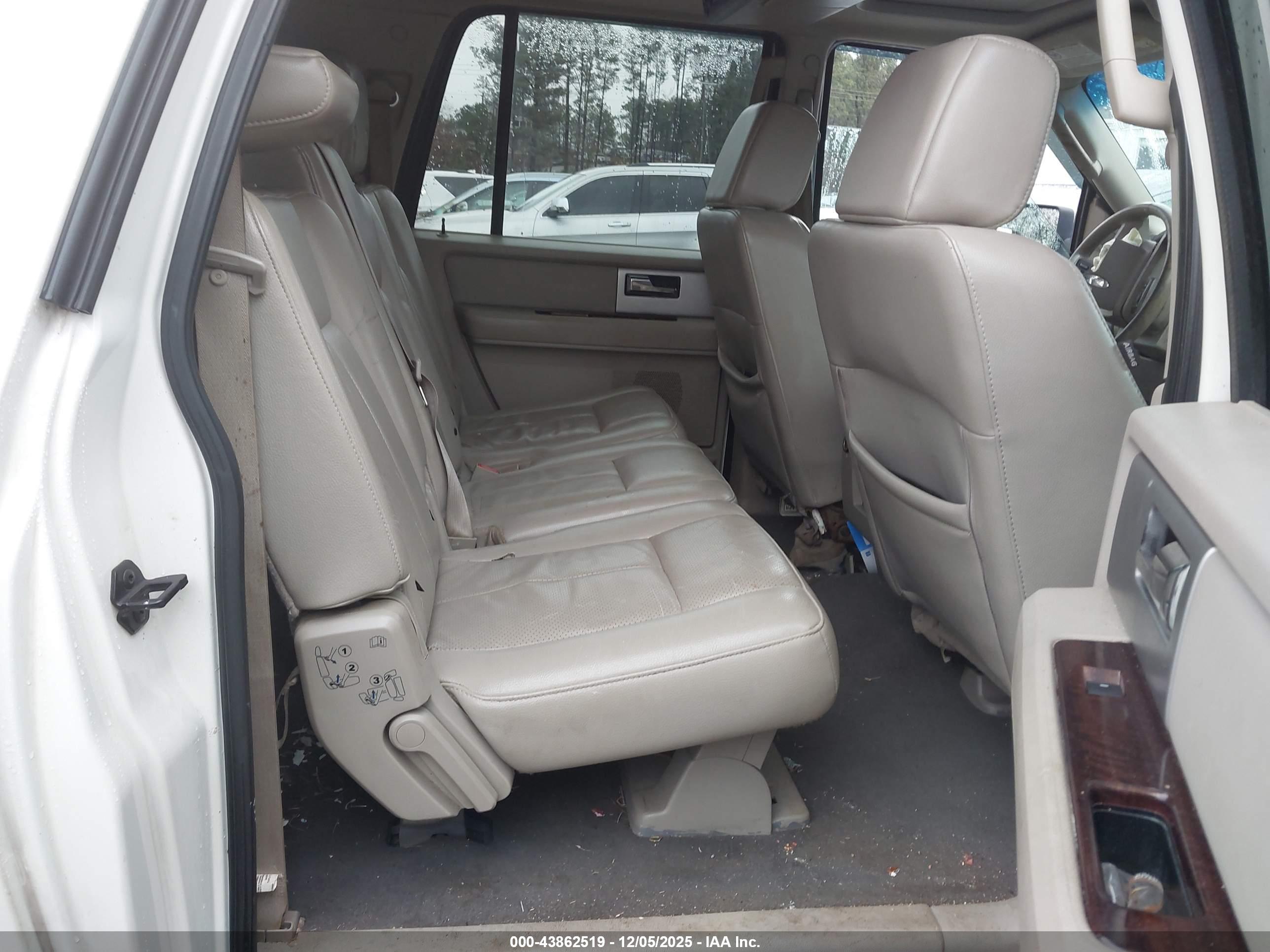 FORD EXPEDITION image 8