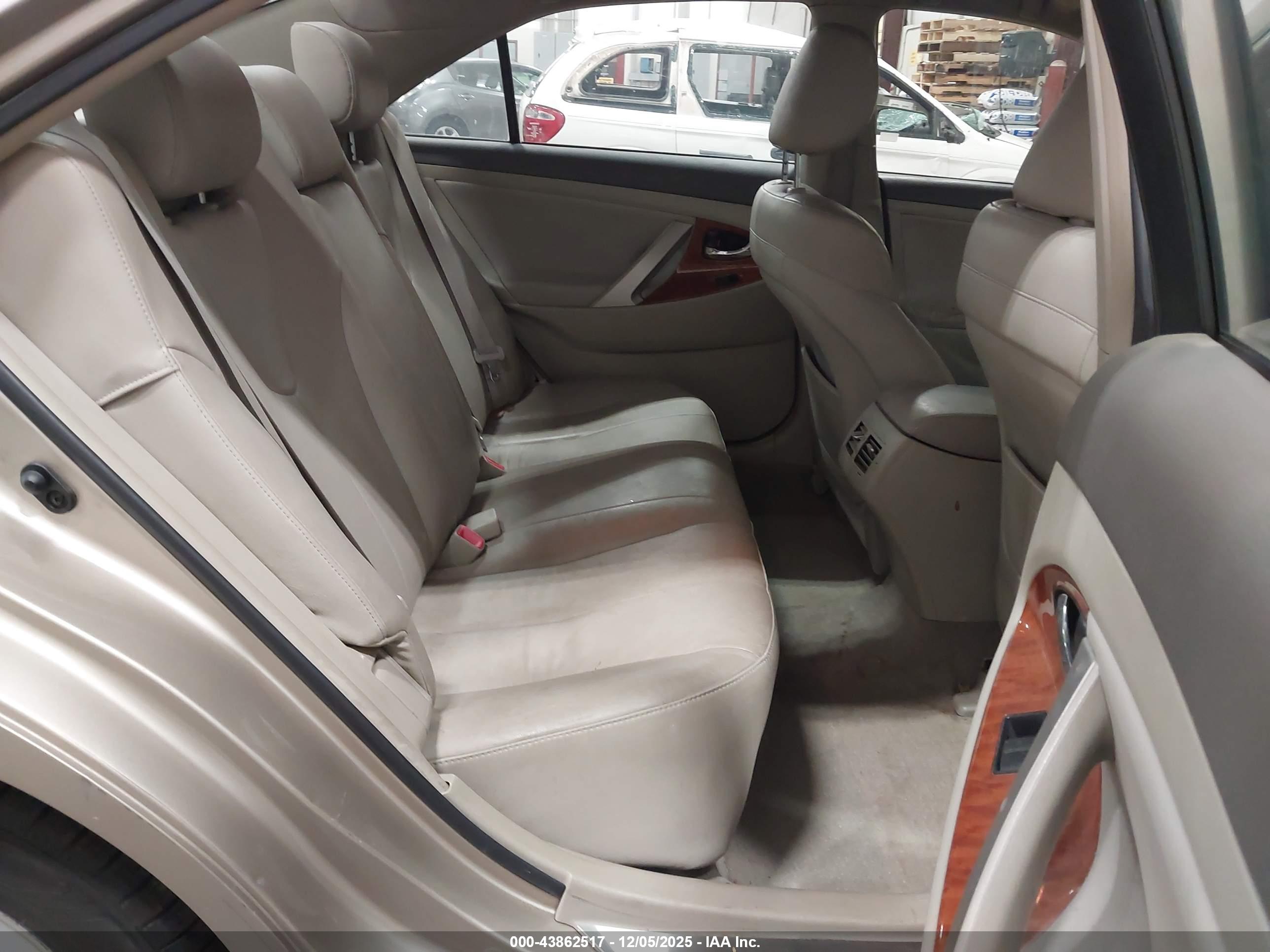 TOYOTA CAMRY image 8