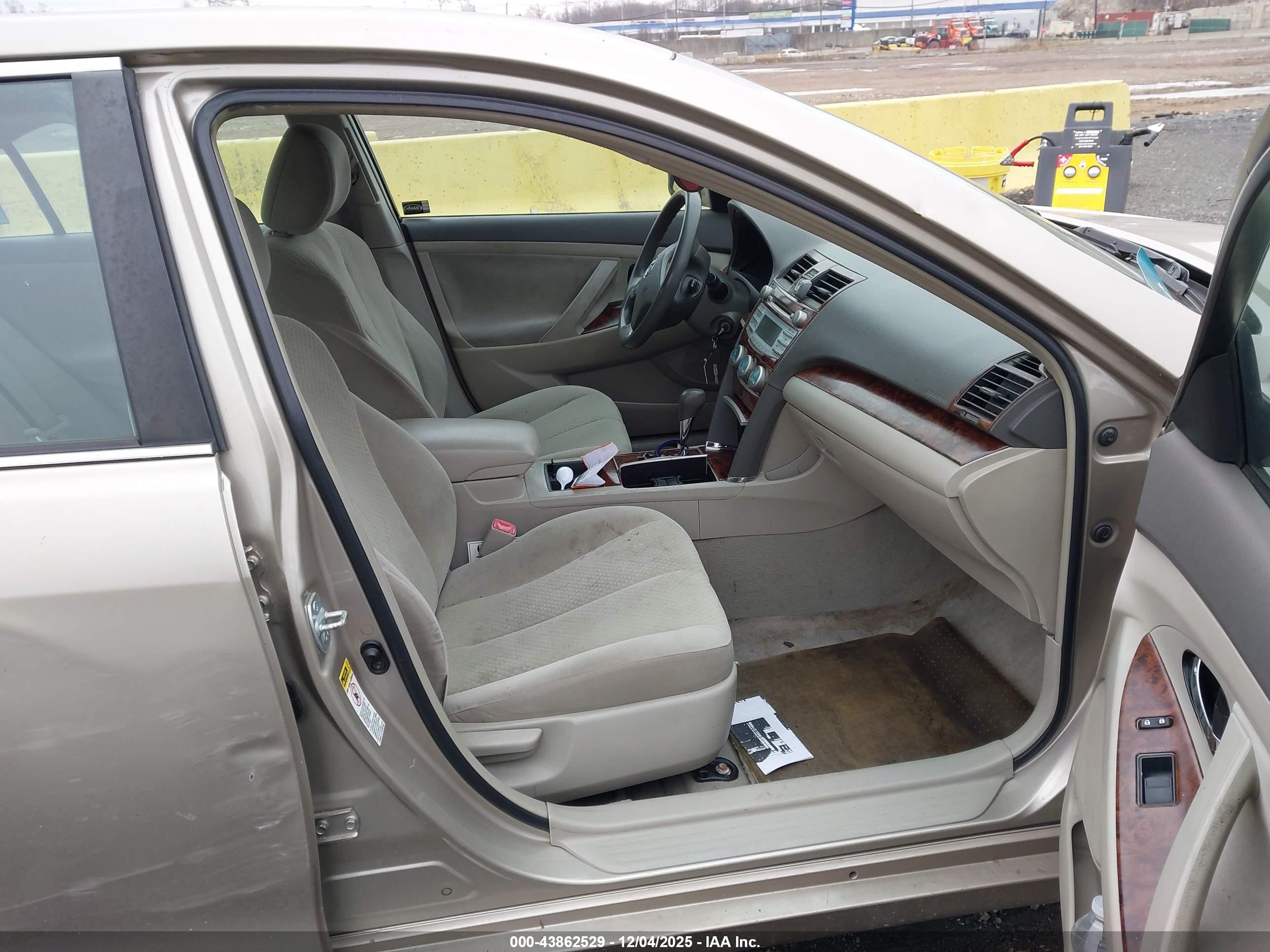 TOYOTA CAMRY image 5