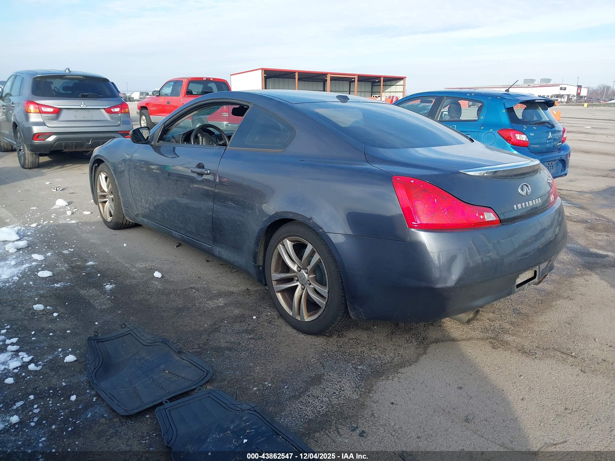 INFINITI G37 image 3