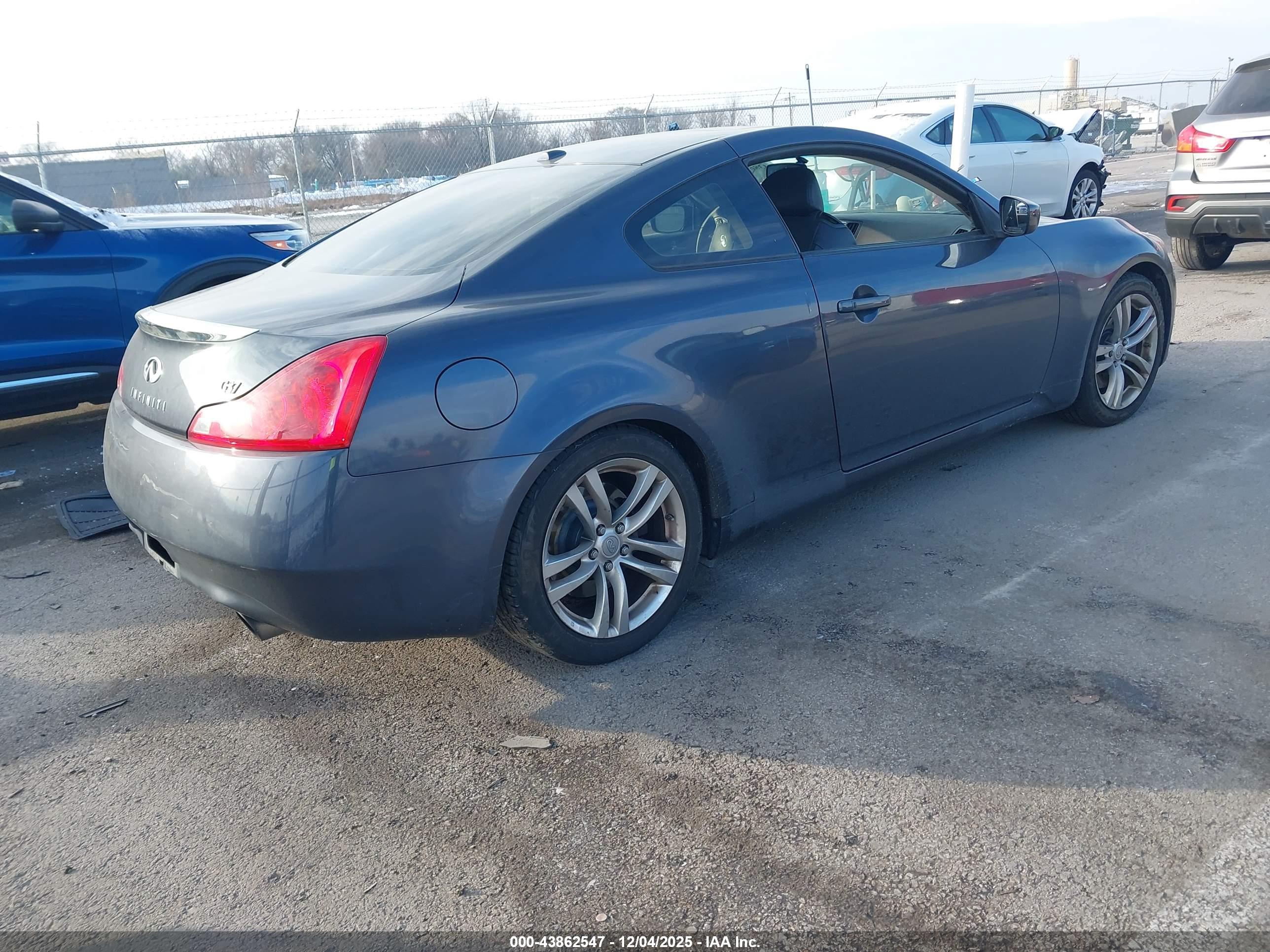 INFINITI G37 image 4