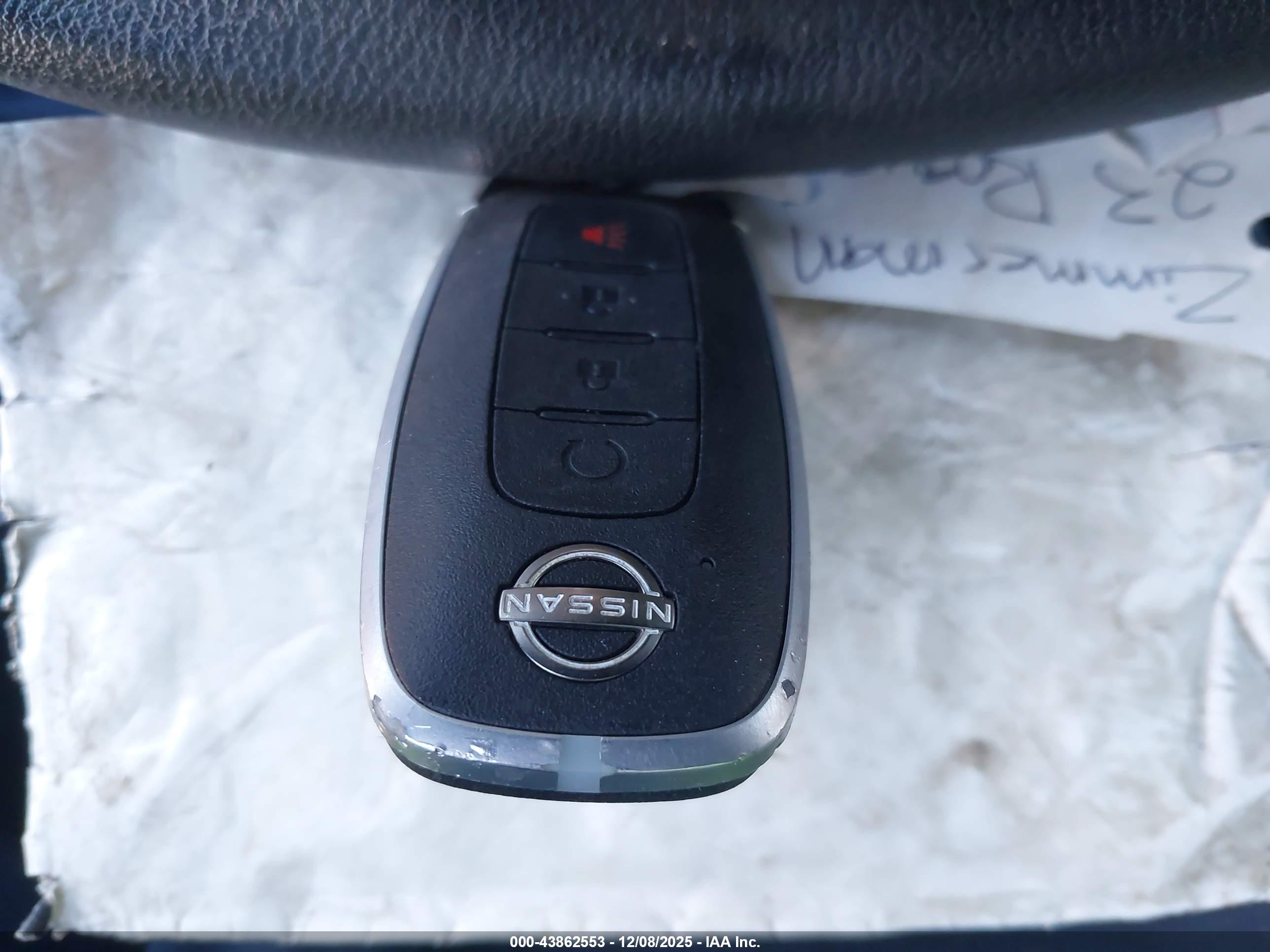 NISSAN ROGUE image 11