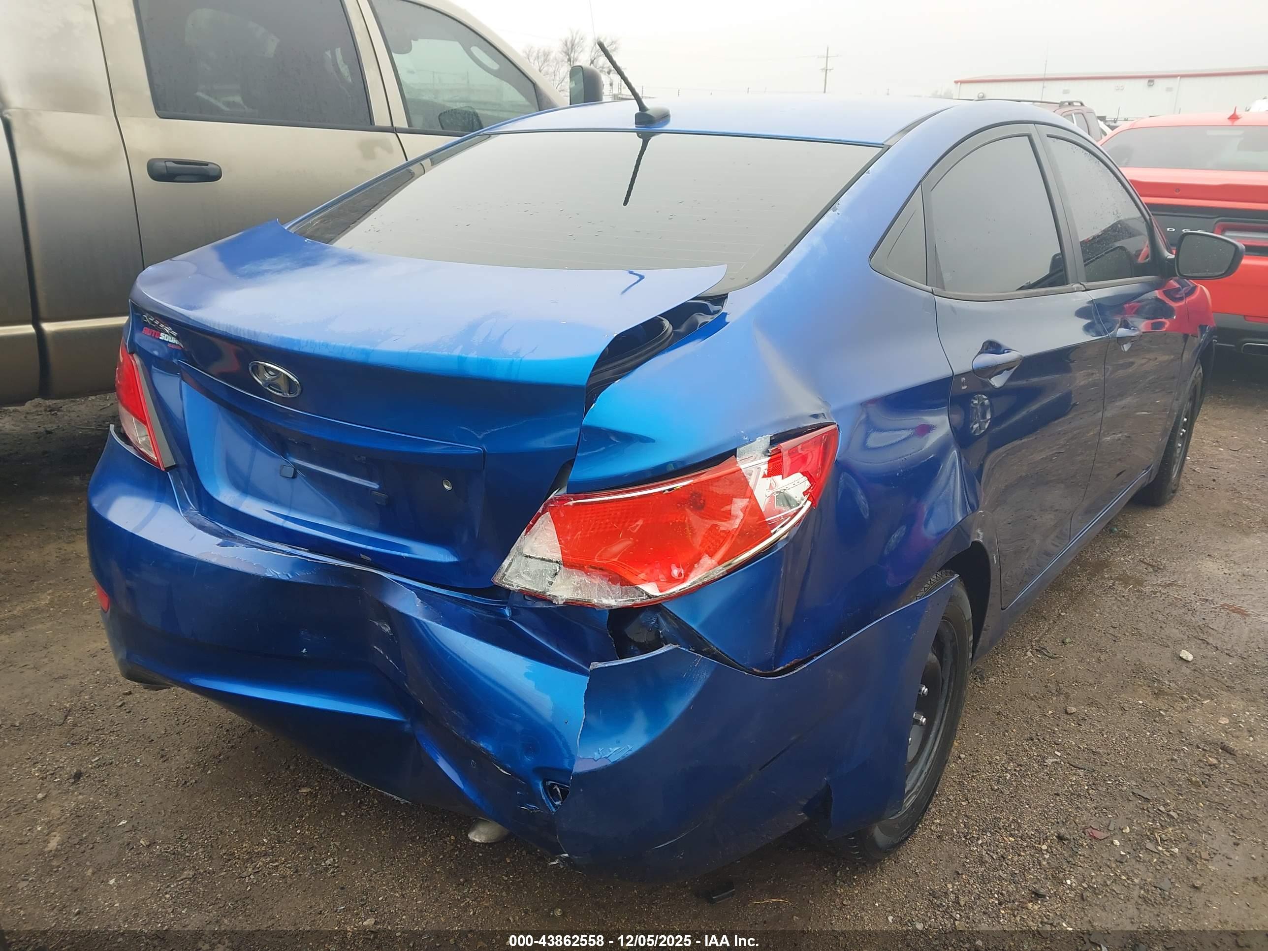 HYUNDAI ACCENT image 4