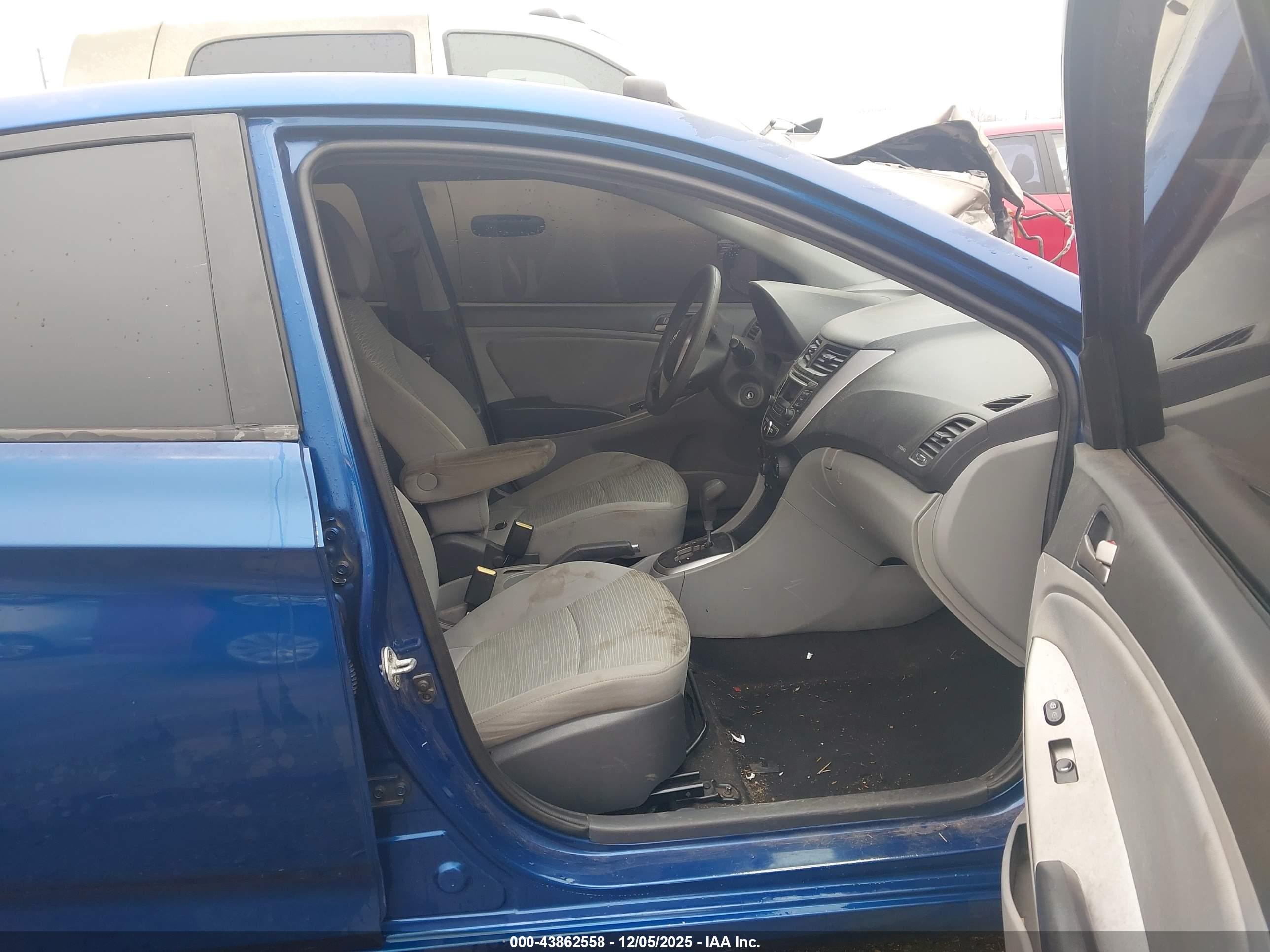 HYUNDAI ACCENT image 5