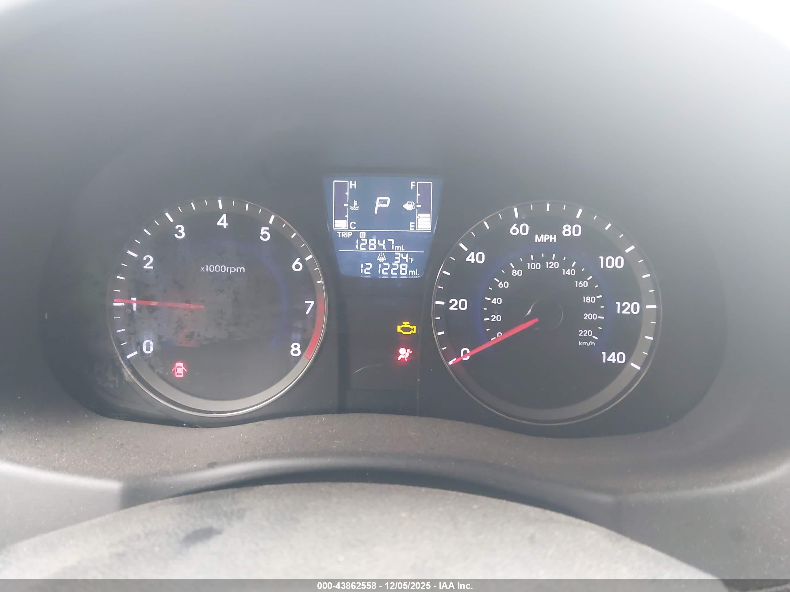 HYUNDAI ACCENT image 7