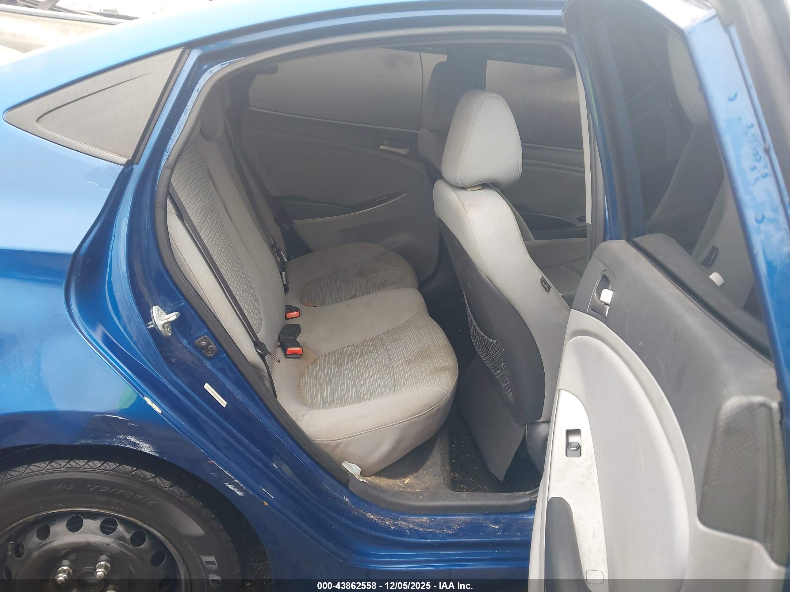 HYUNDAI ACCENT image 8