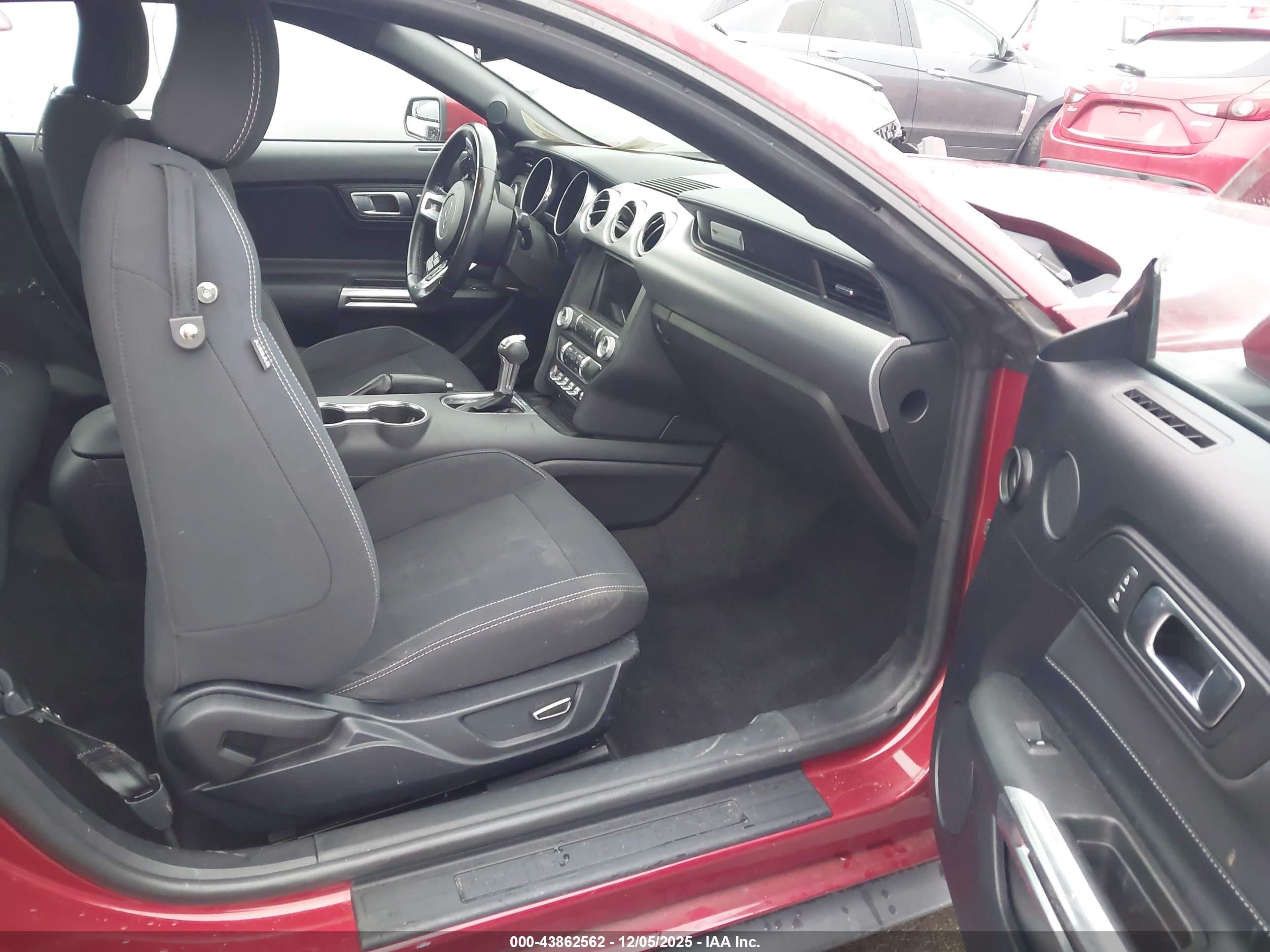 FORD MUSTANG image 5