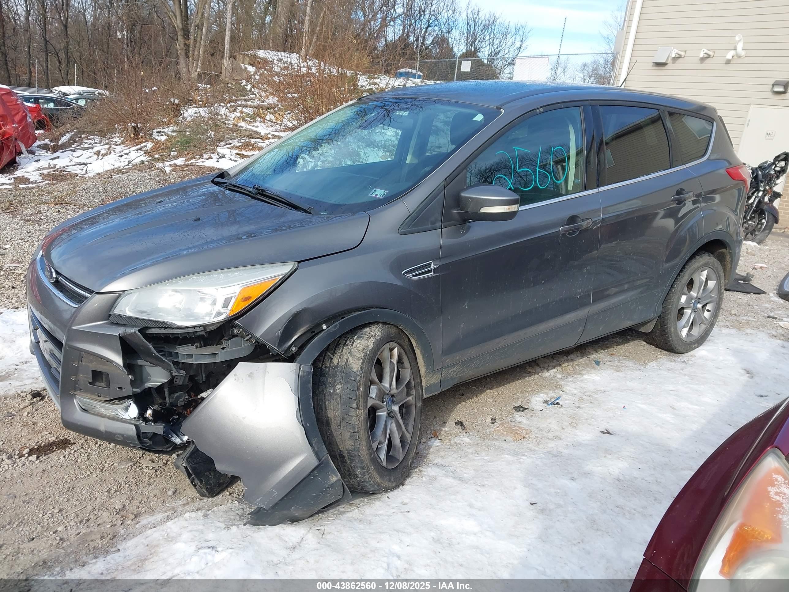FORD ESCAPE image 2