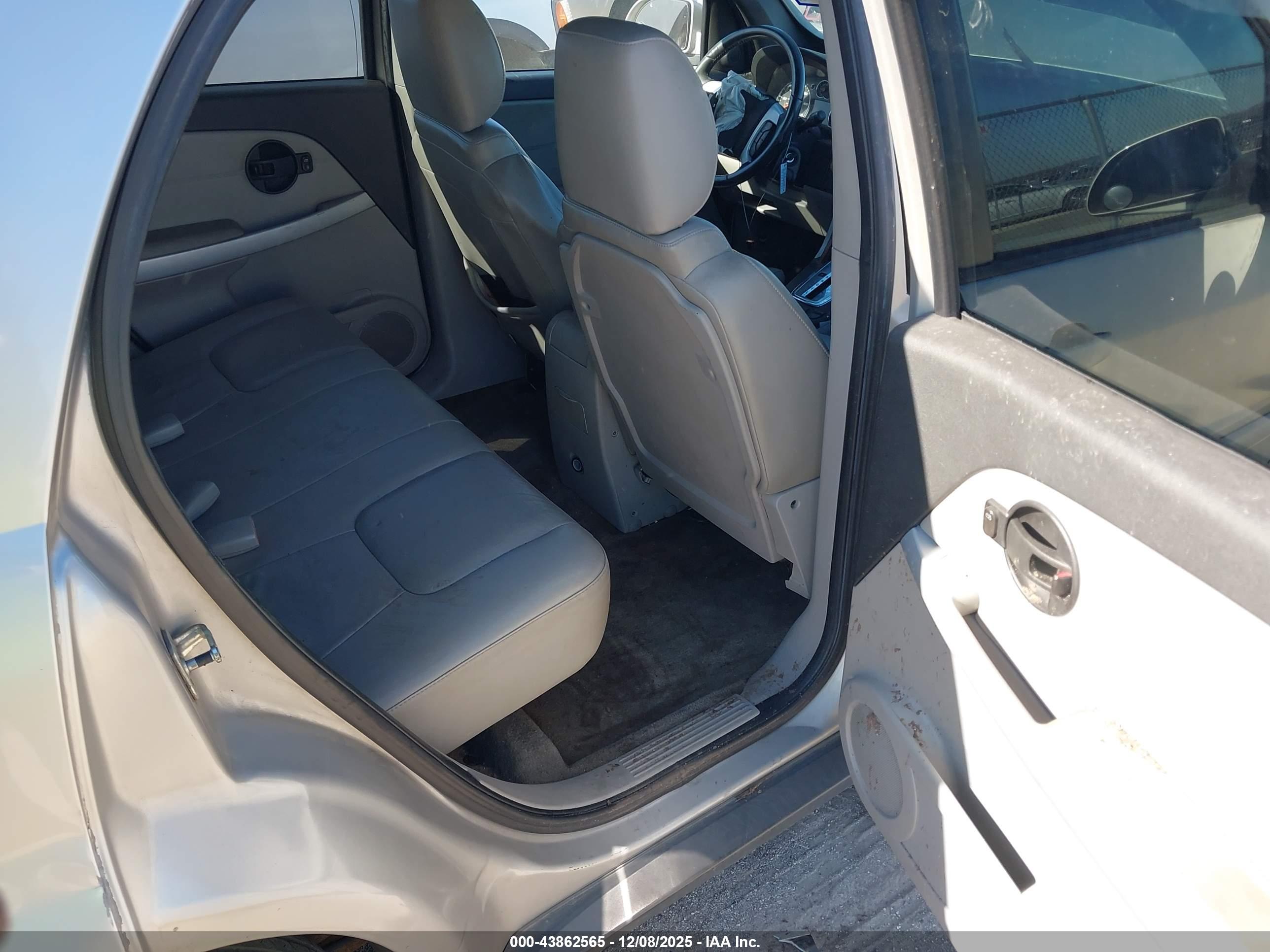 CHEVROLET EQUINOX image 8