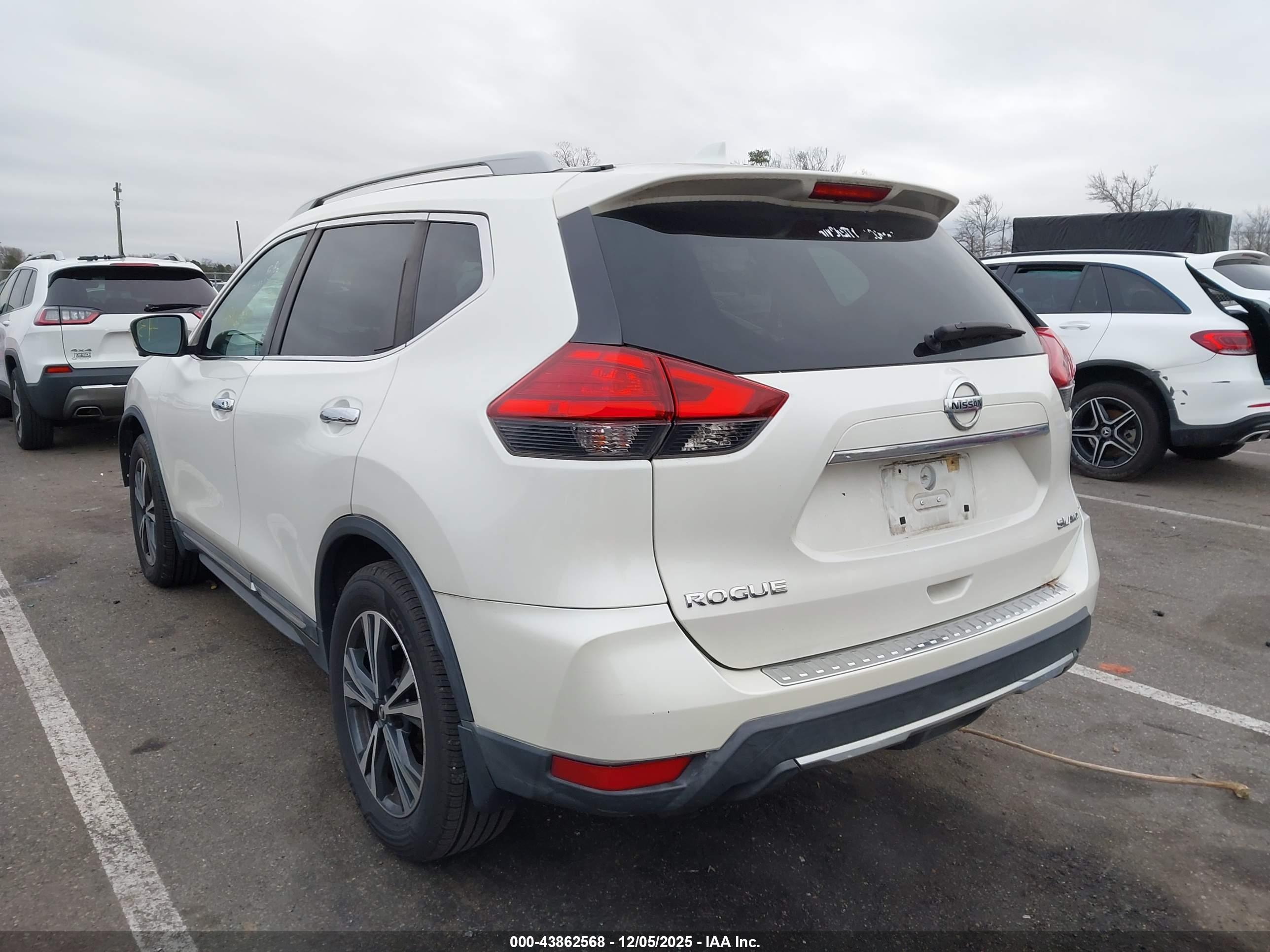NISSAN ROGUE image 3