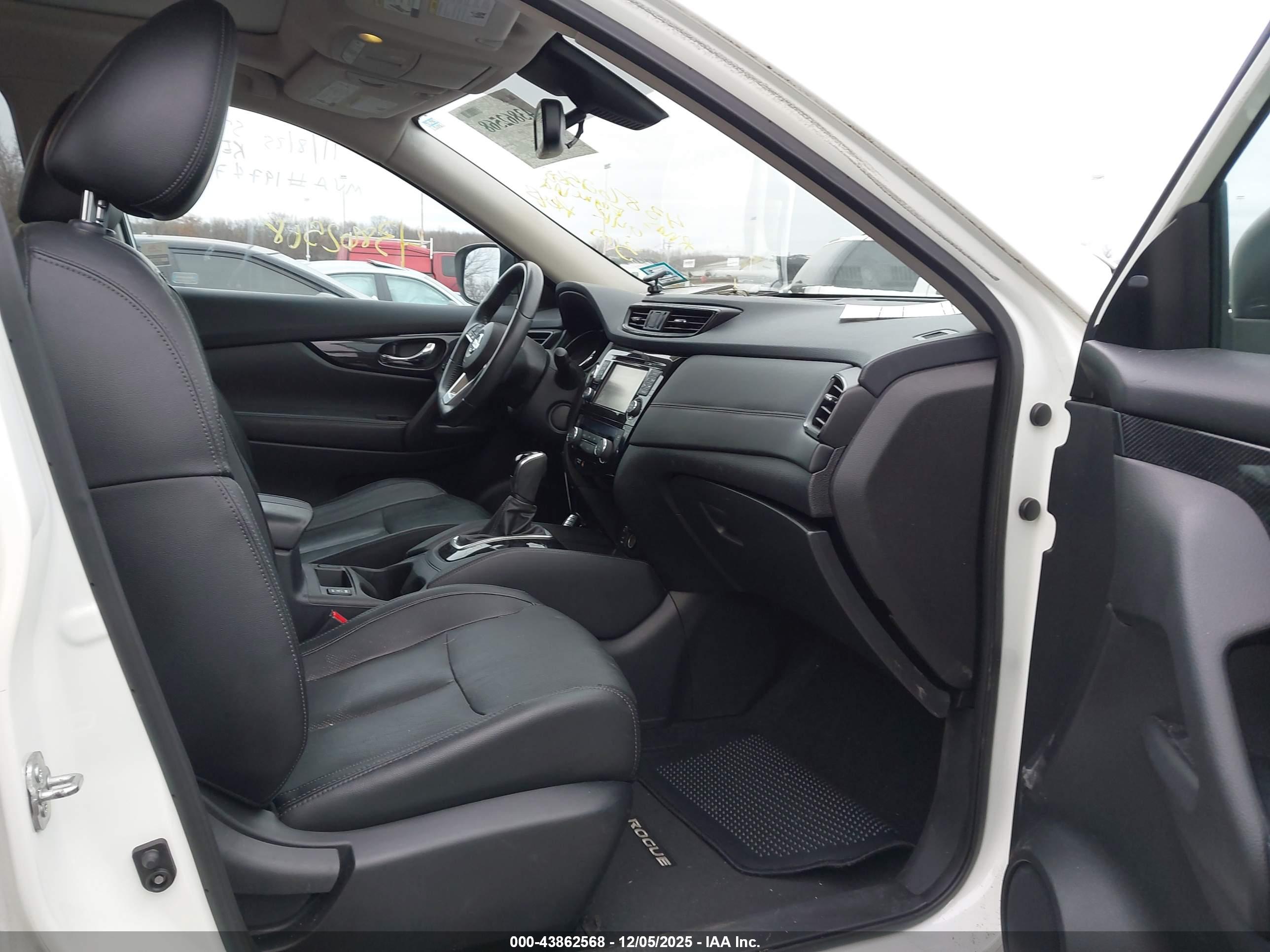 NISSAN ROGUE image 5