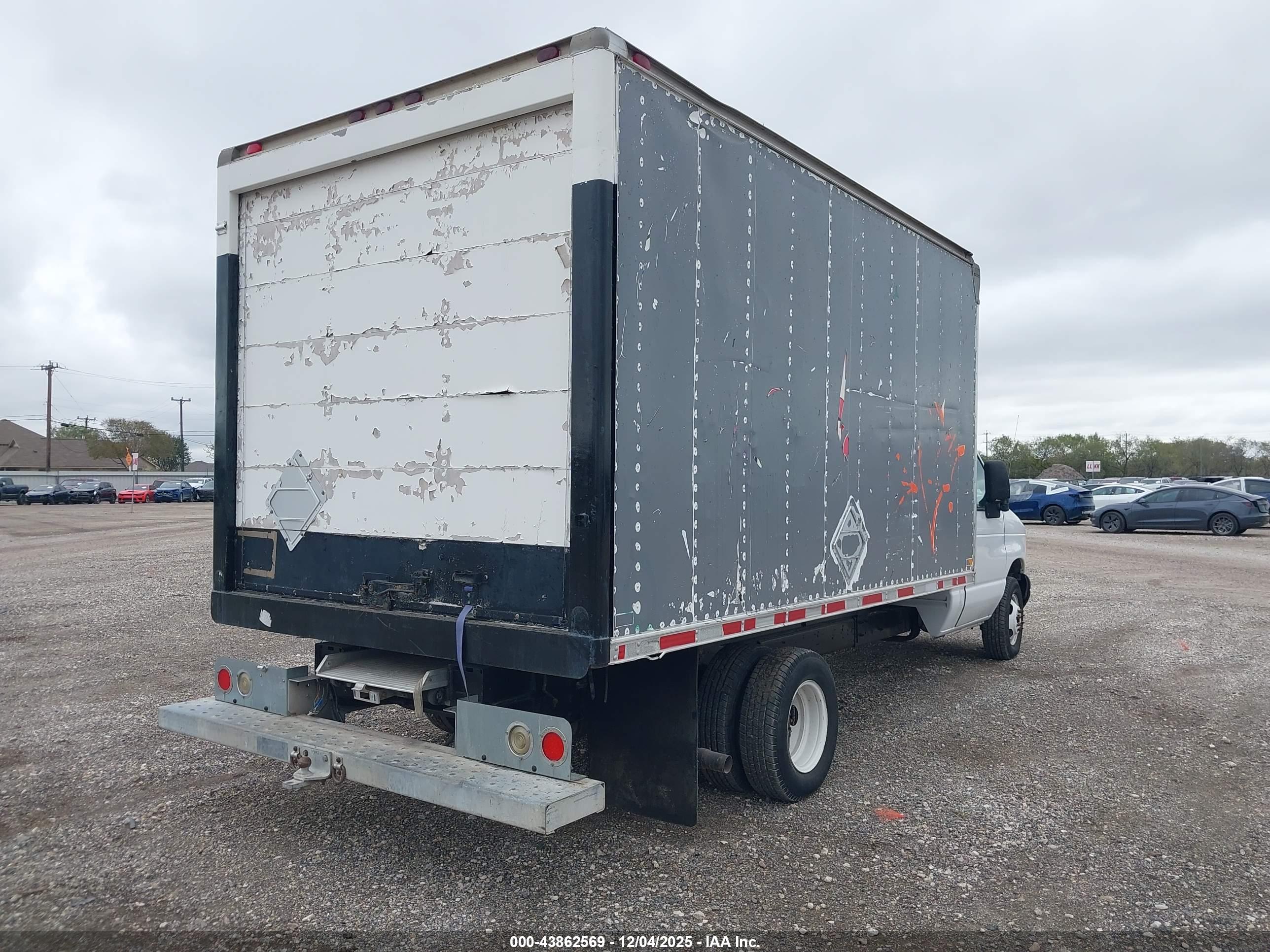 FORD E-450 image 4