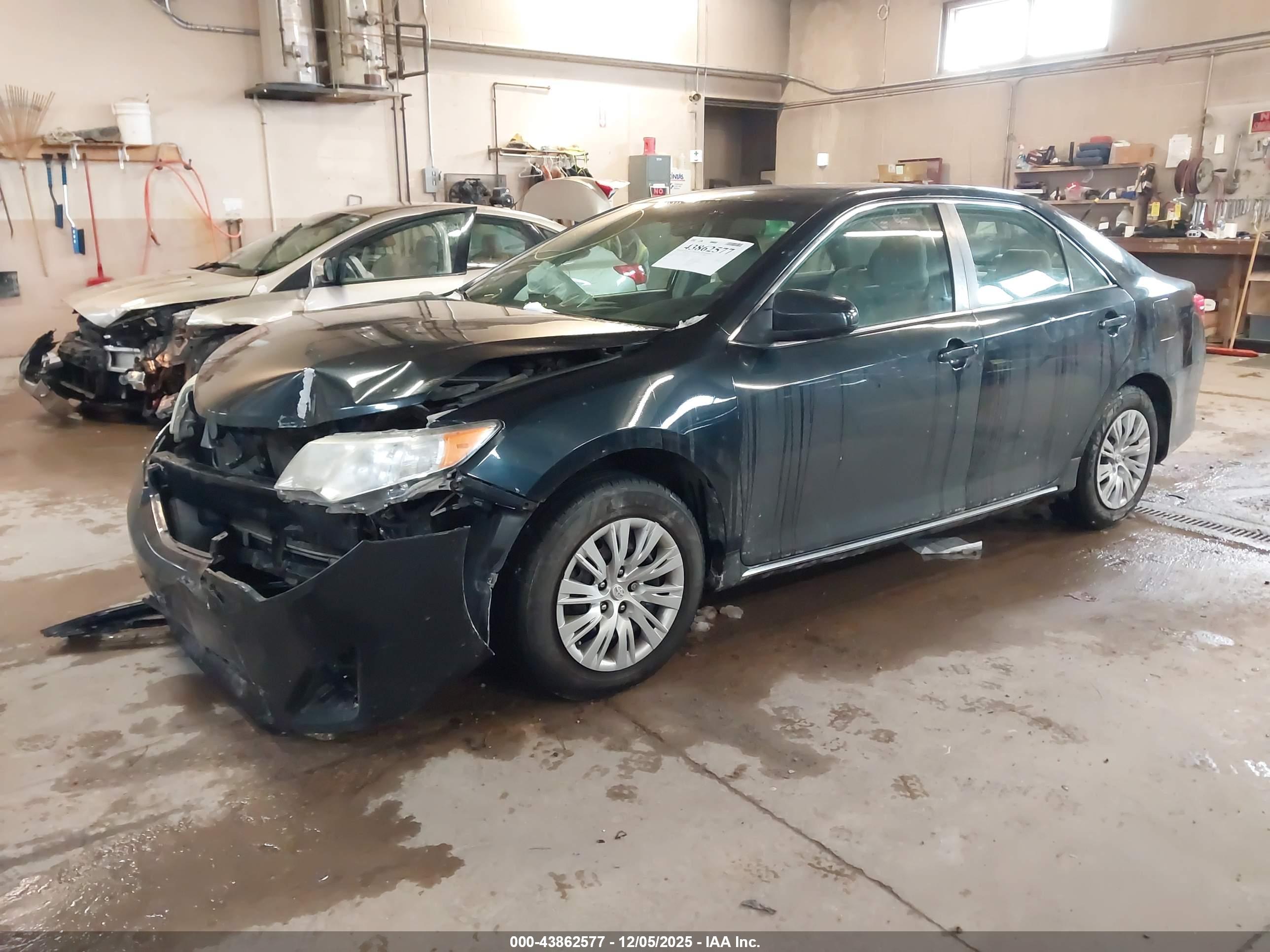 TOYOTA CAMRY image 2