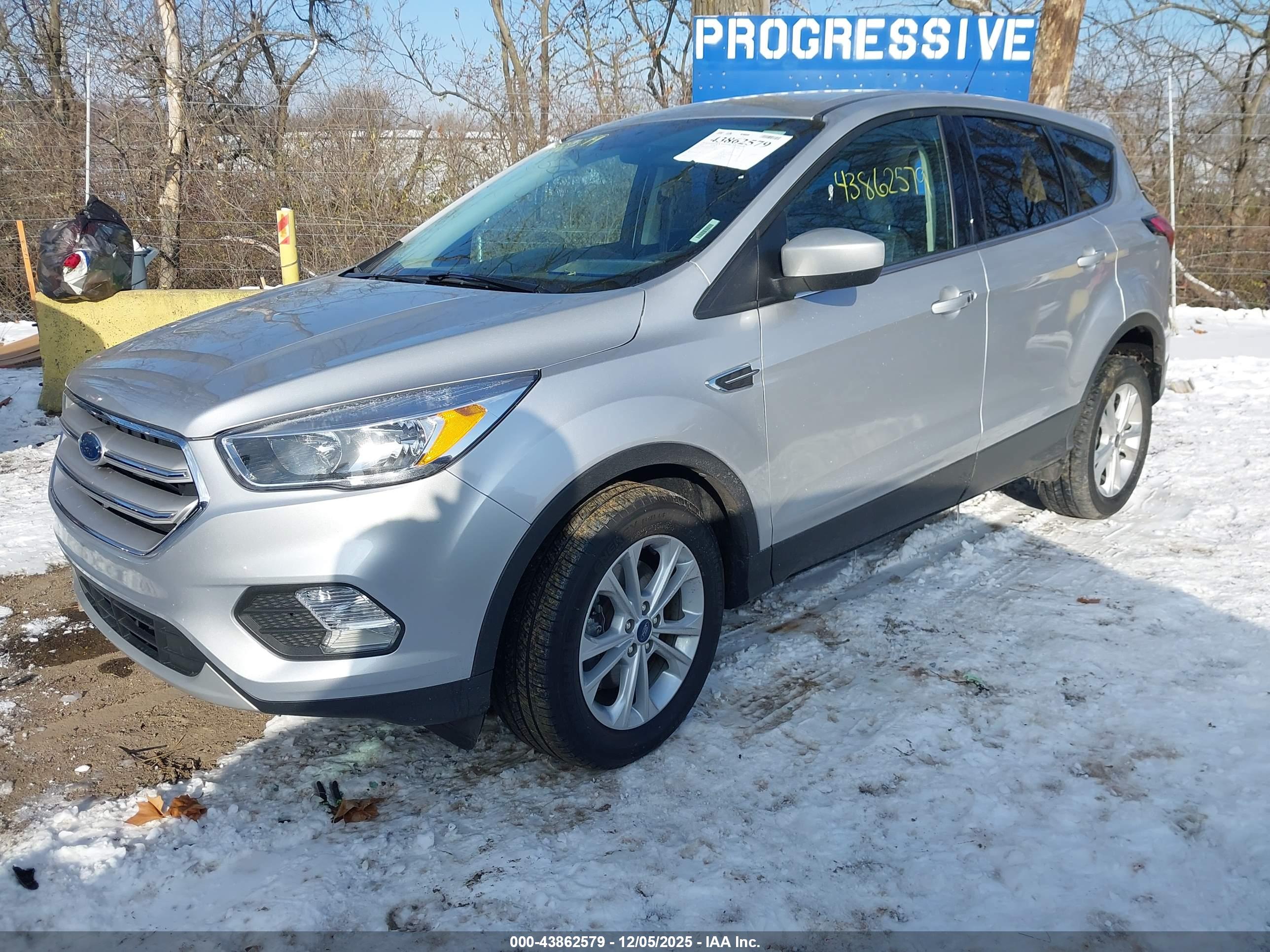 FORD ESCAPE image 2