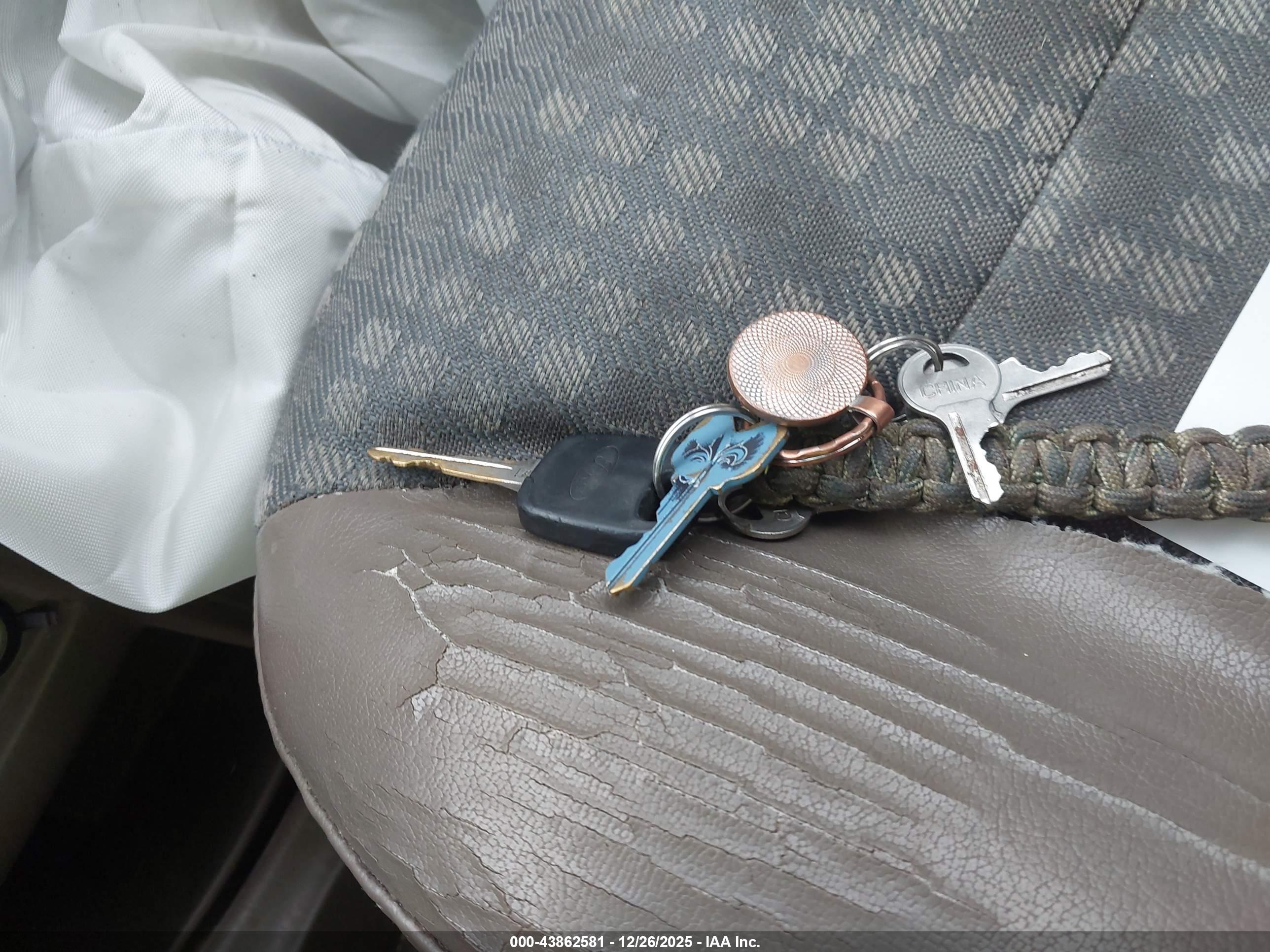 FORD ESCAPE image 11