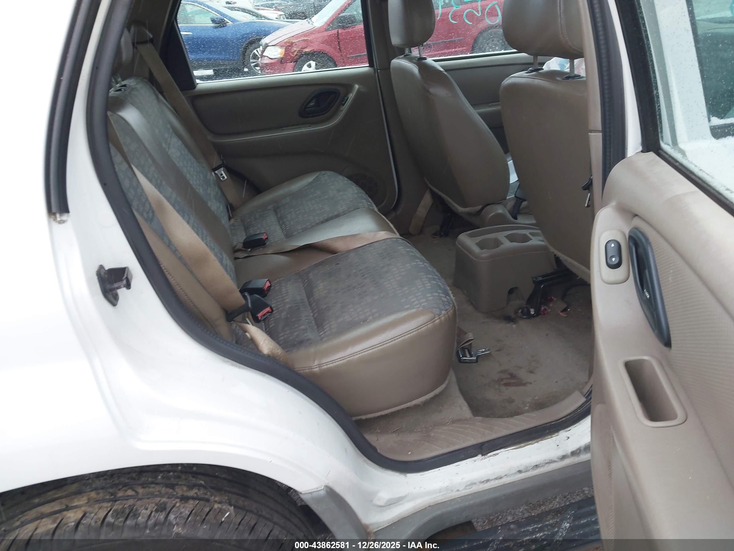 FORD ESCAPE image 8