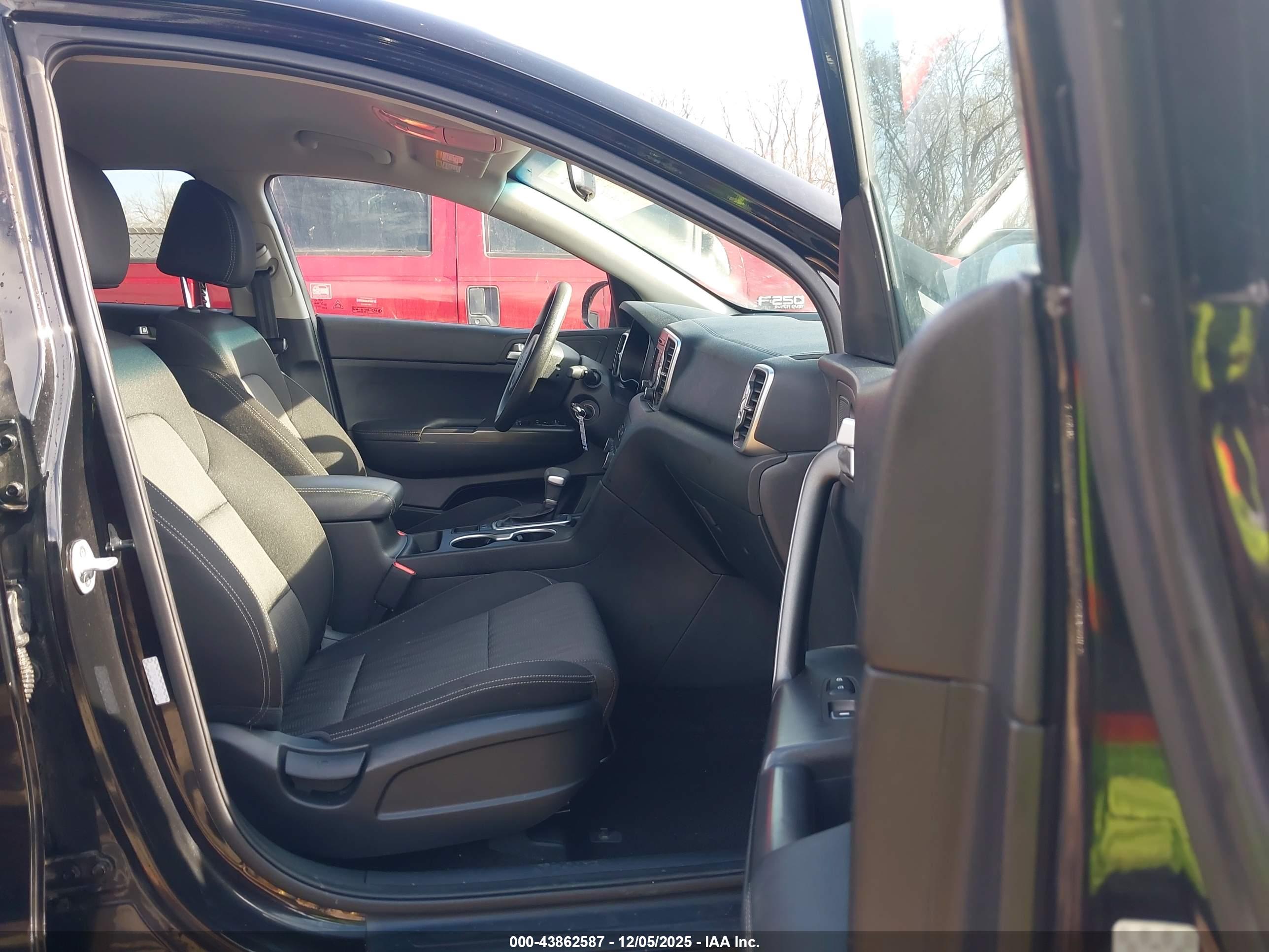 KIA SPORTAGE image 5
