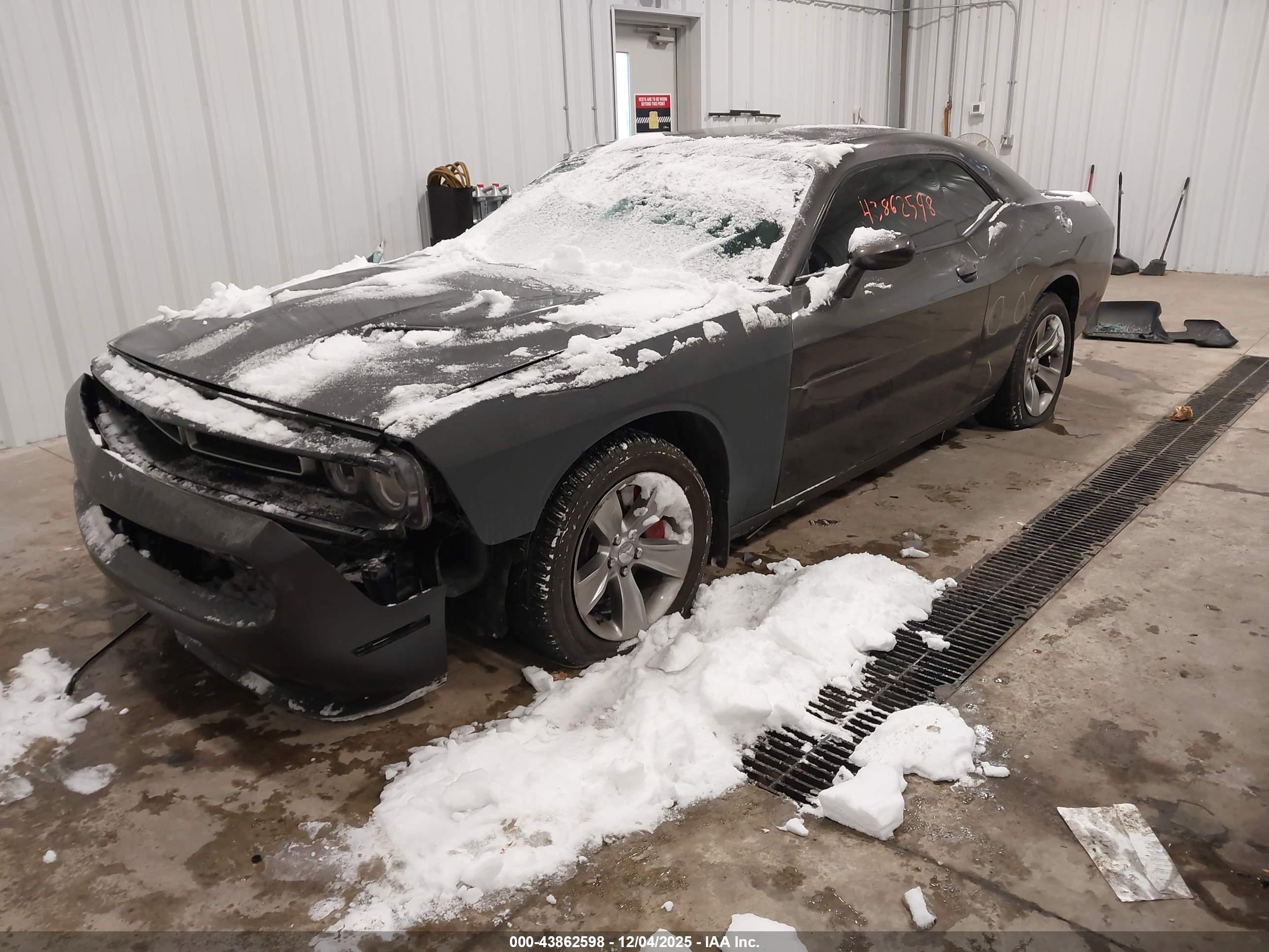 DODGE CHALLENGER image 2