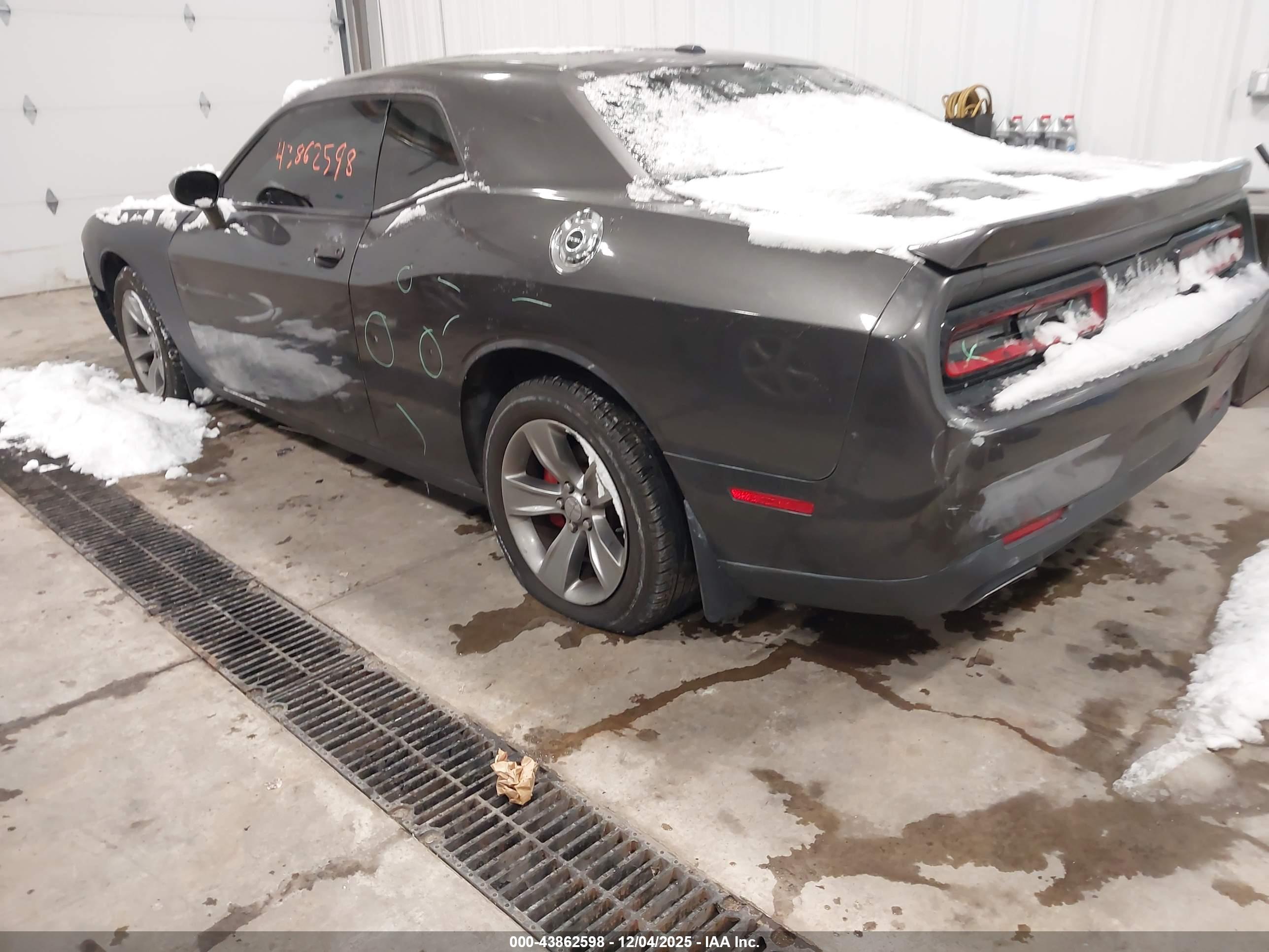 DODGE CHALLENGER image 3