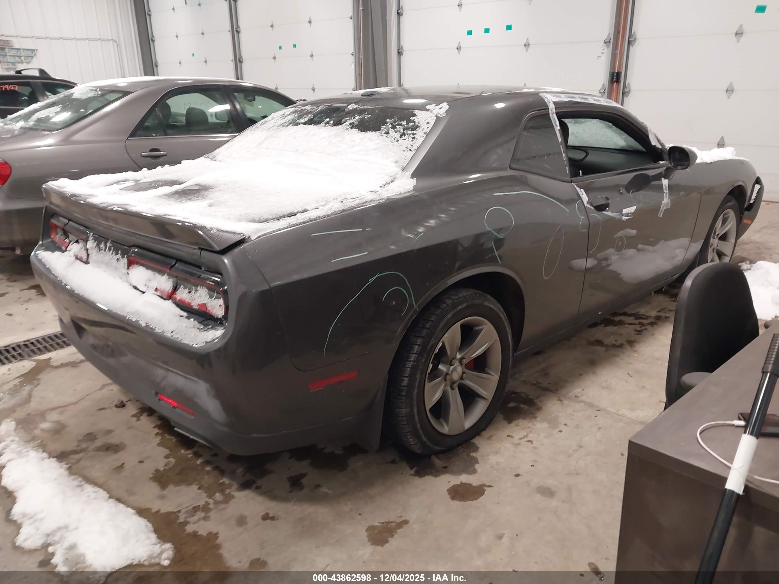 DODGE CHALLENGER image 4