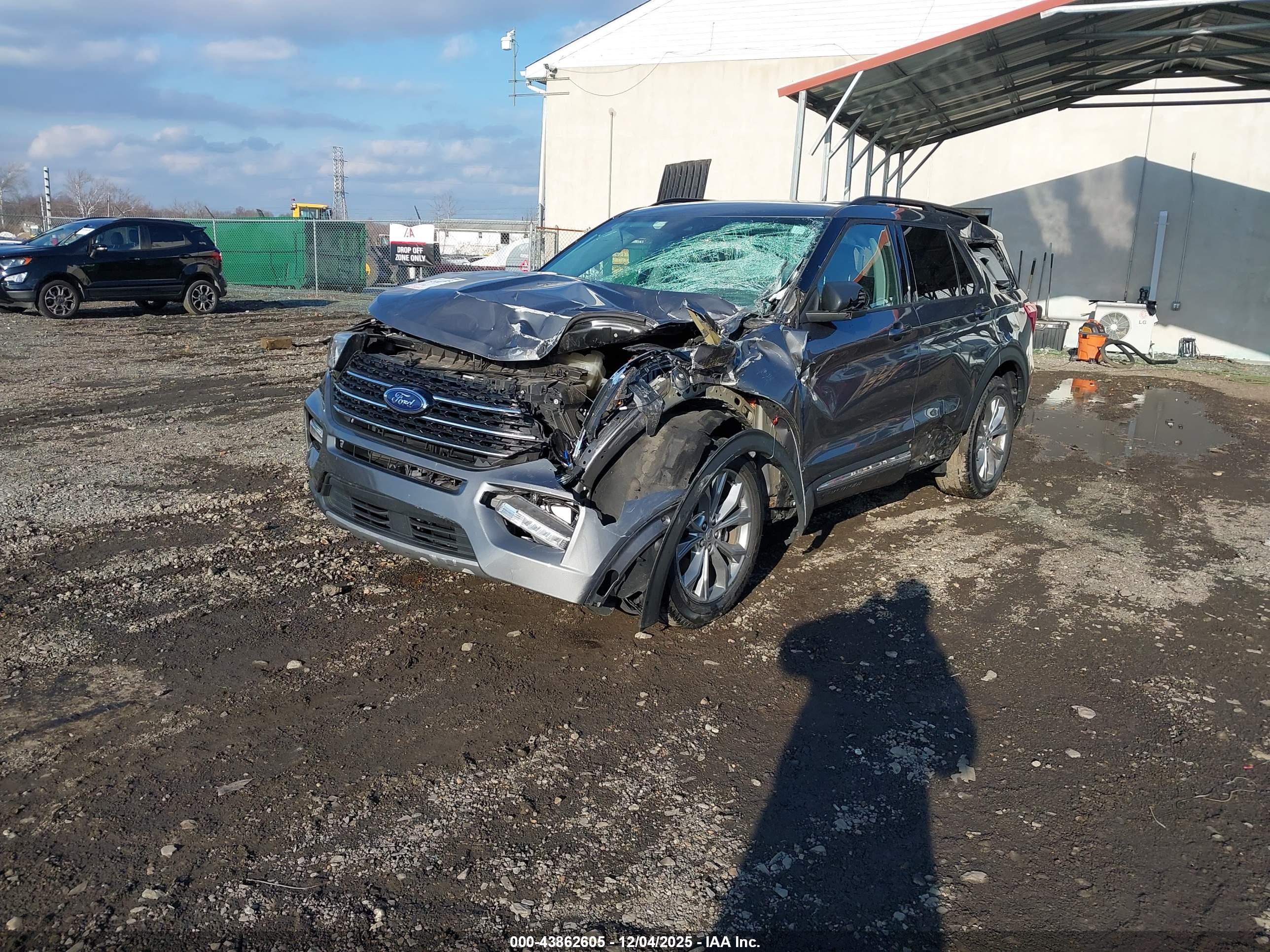 FORD EXPLORER image 2