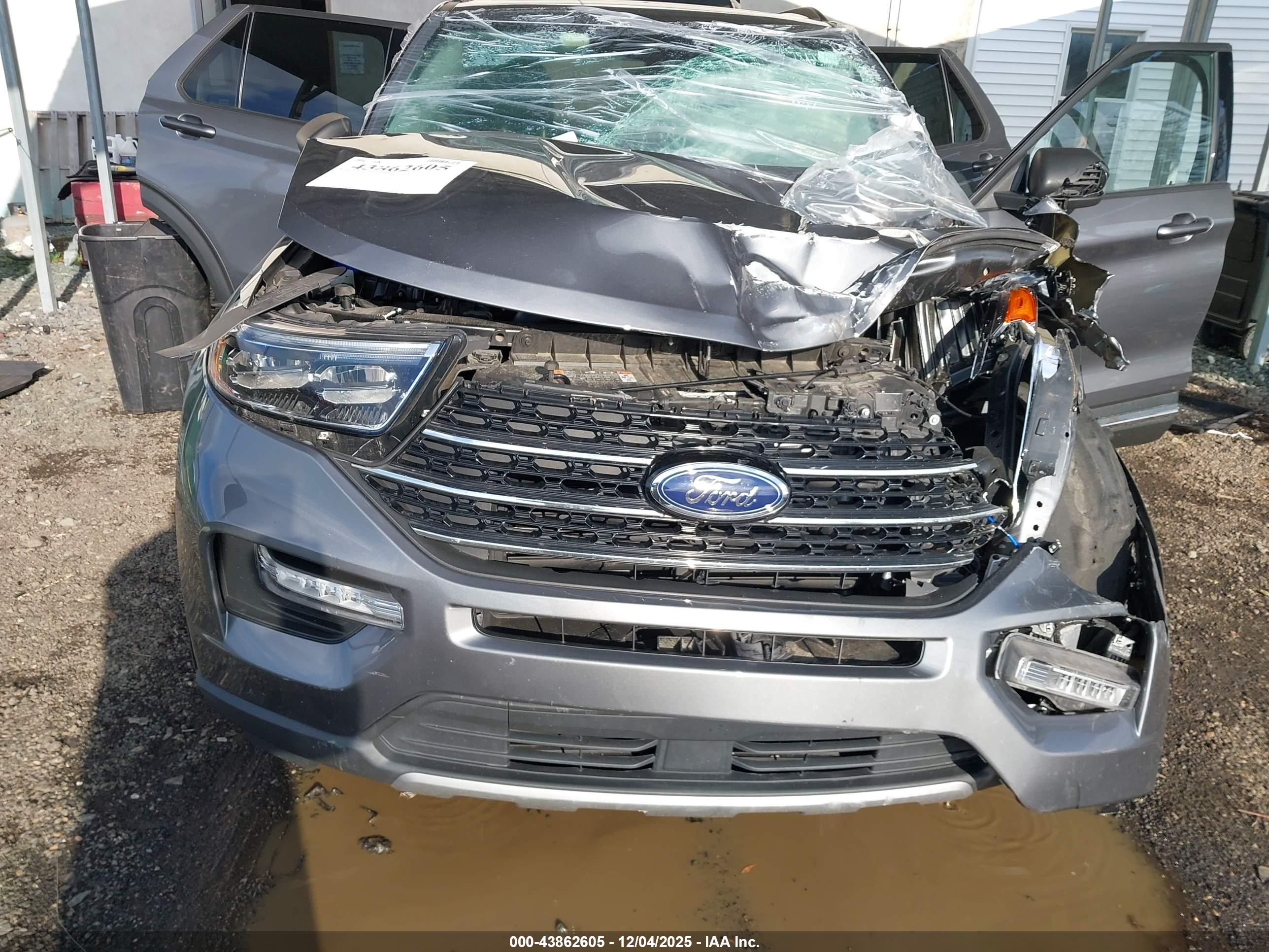 FORD EXPLORER image 6