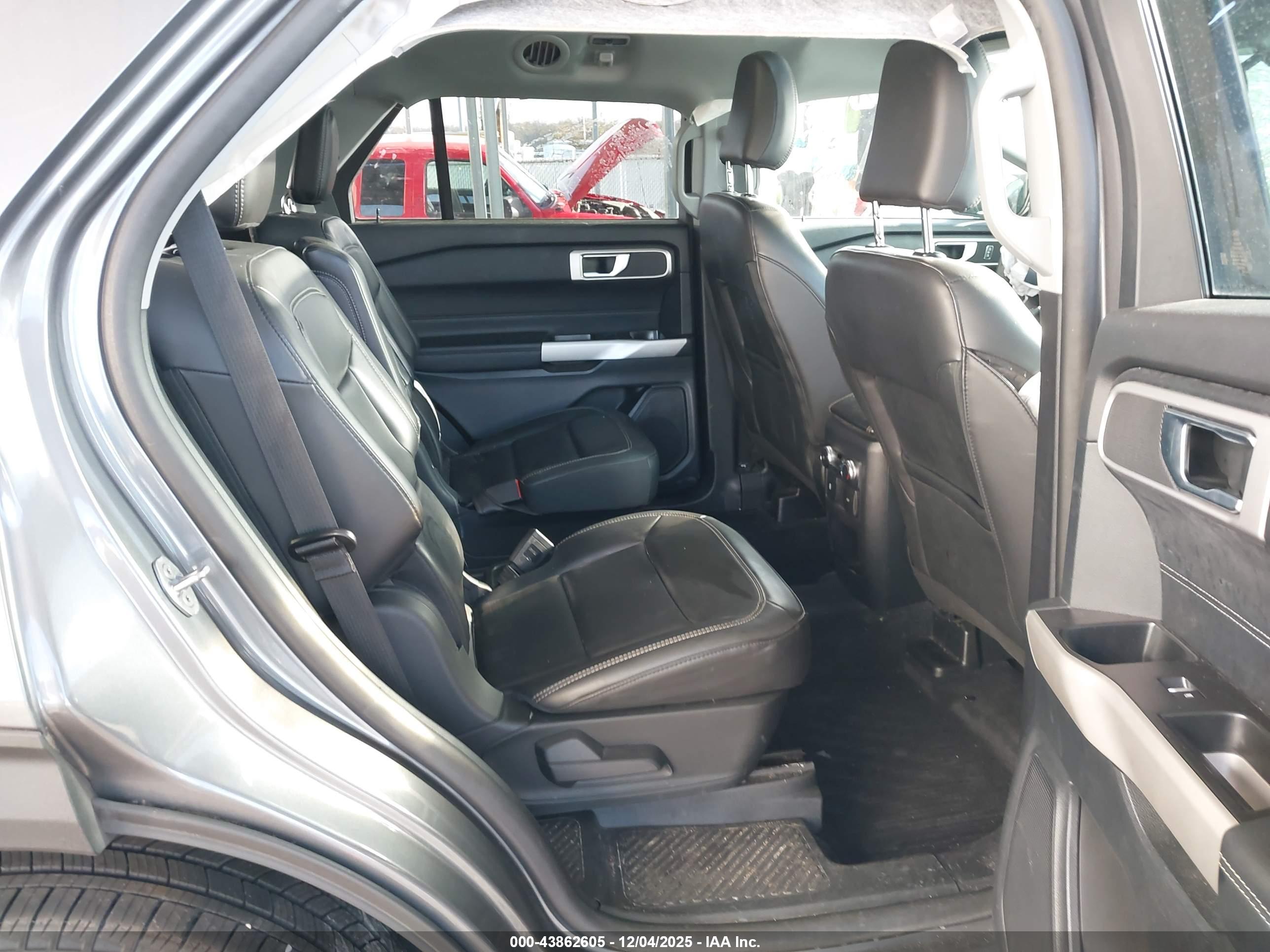 FORD EXPLORER image 8