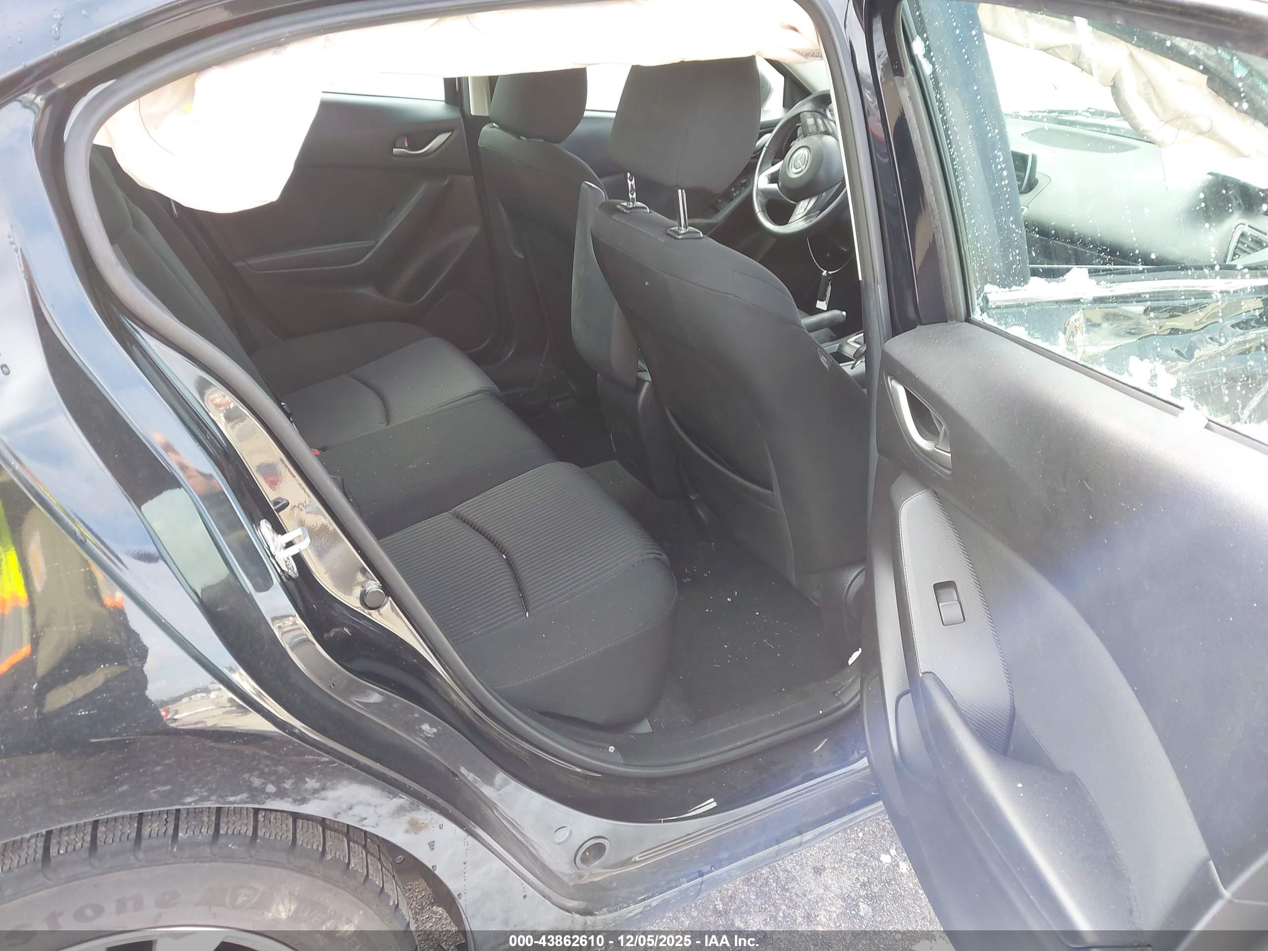 MAZDA MAZDA3 image 8