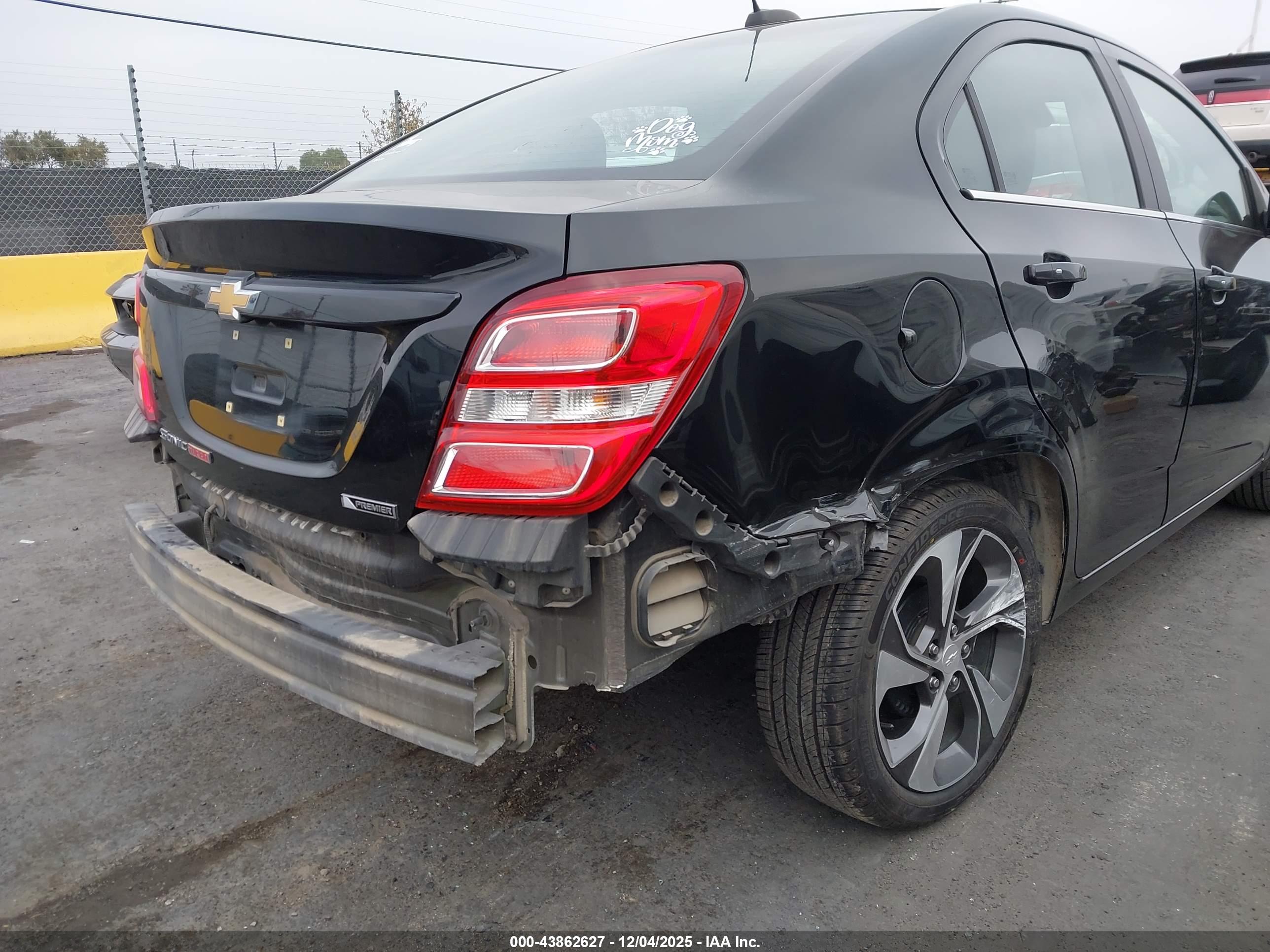 CHEVROLET SONIC image 6